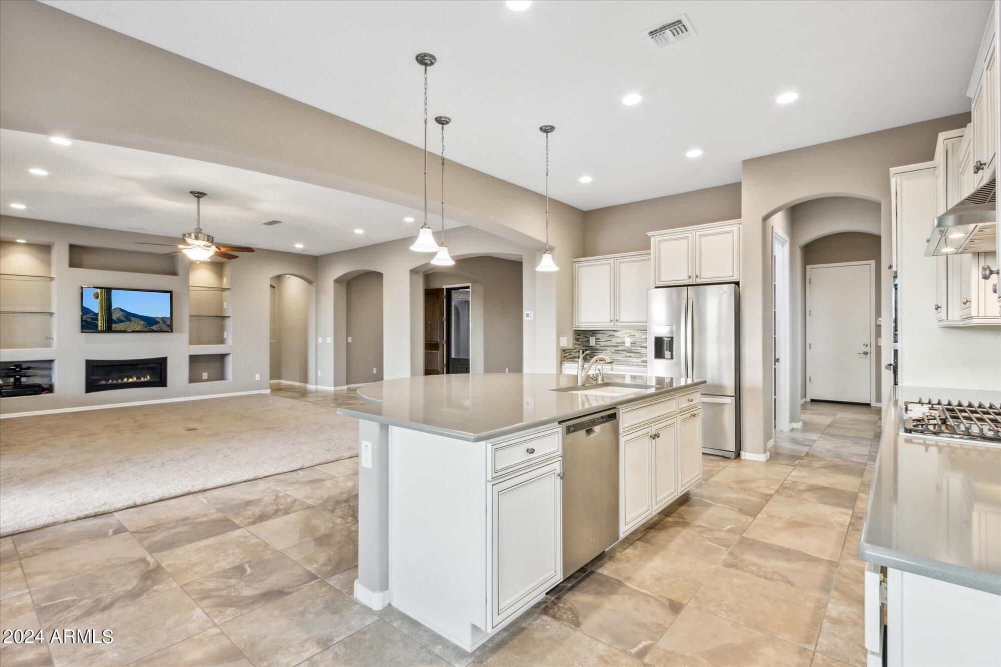 7365 W WILLOW Way