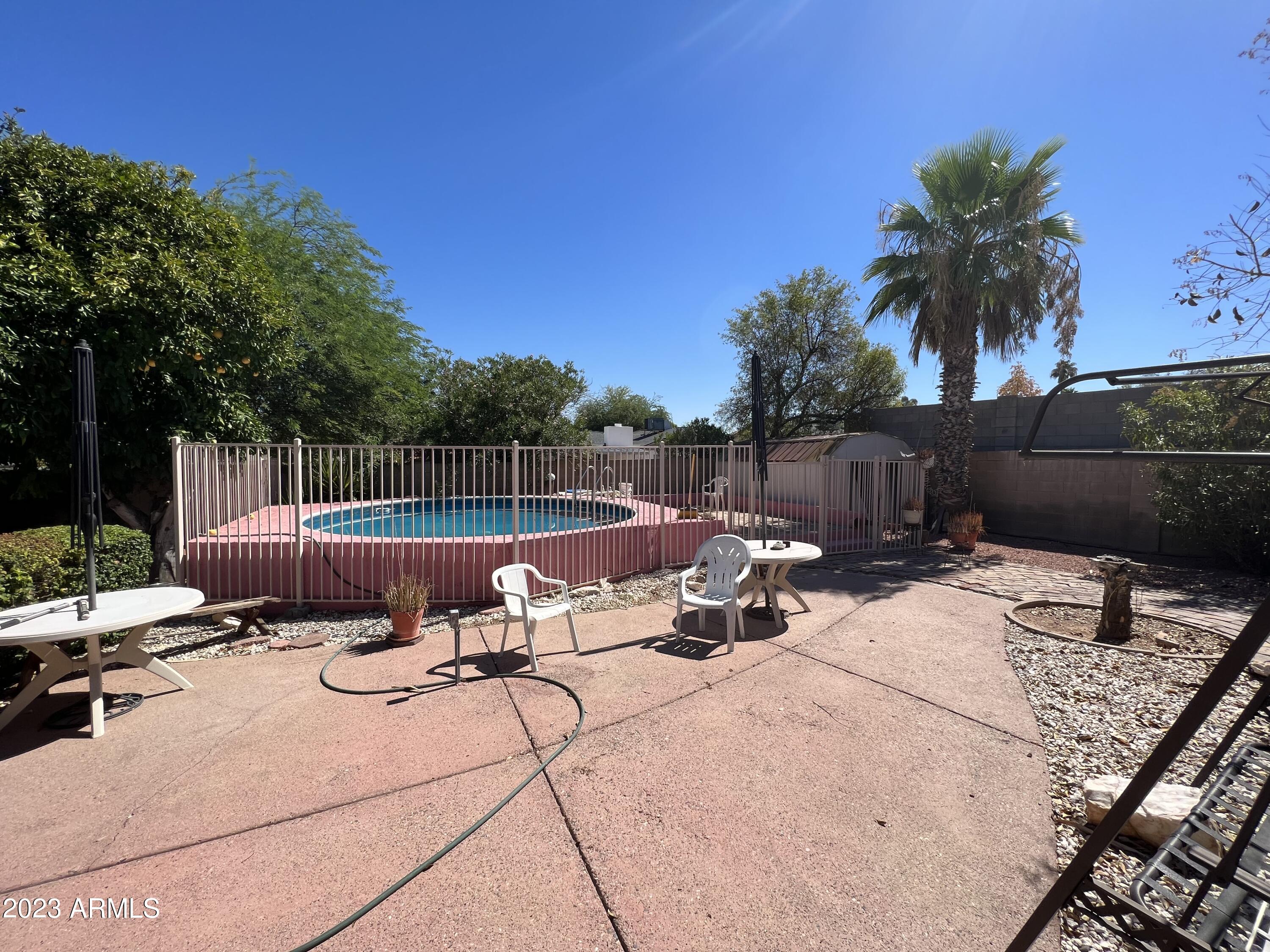 2442 E CLAIRE Drive