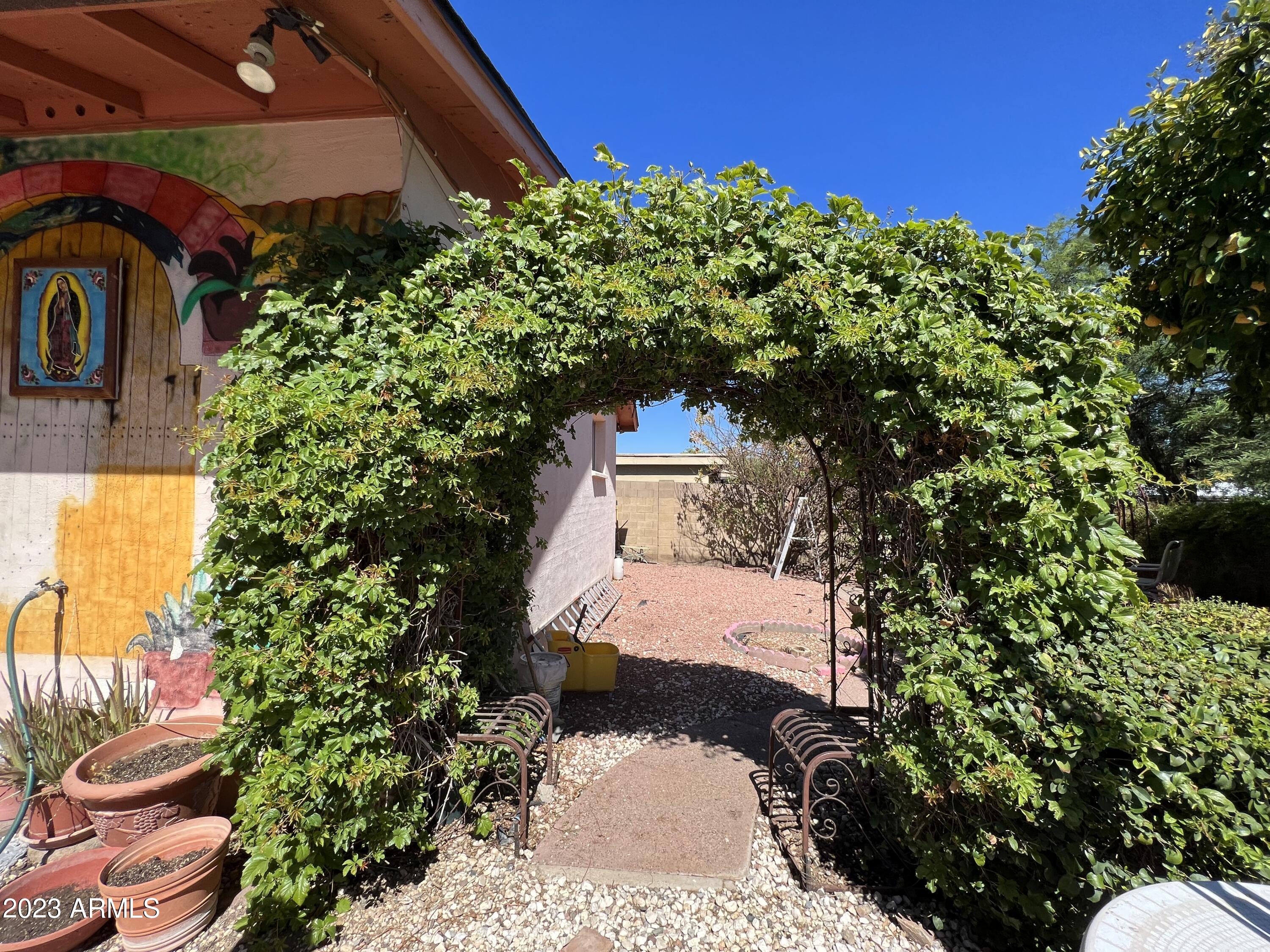 2442 E CLAIRE Drive