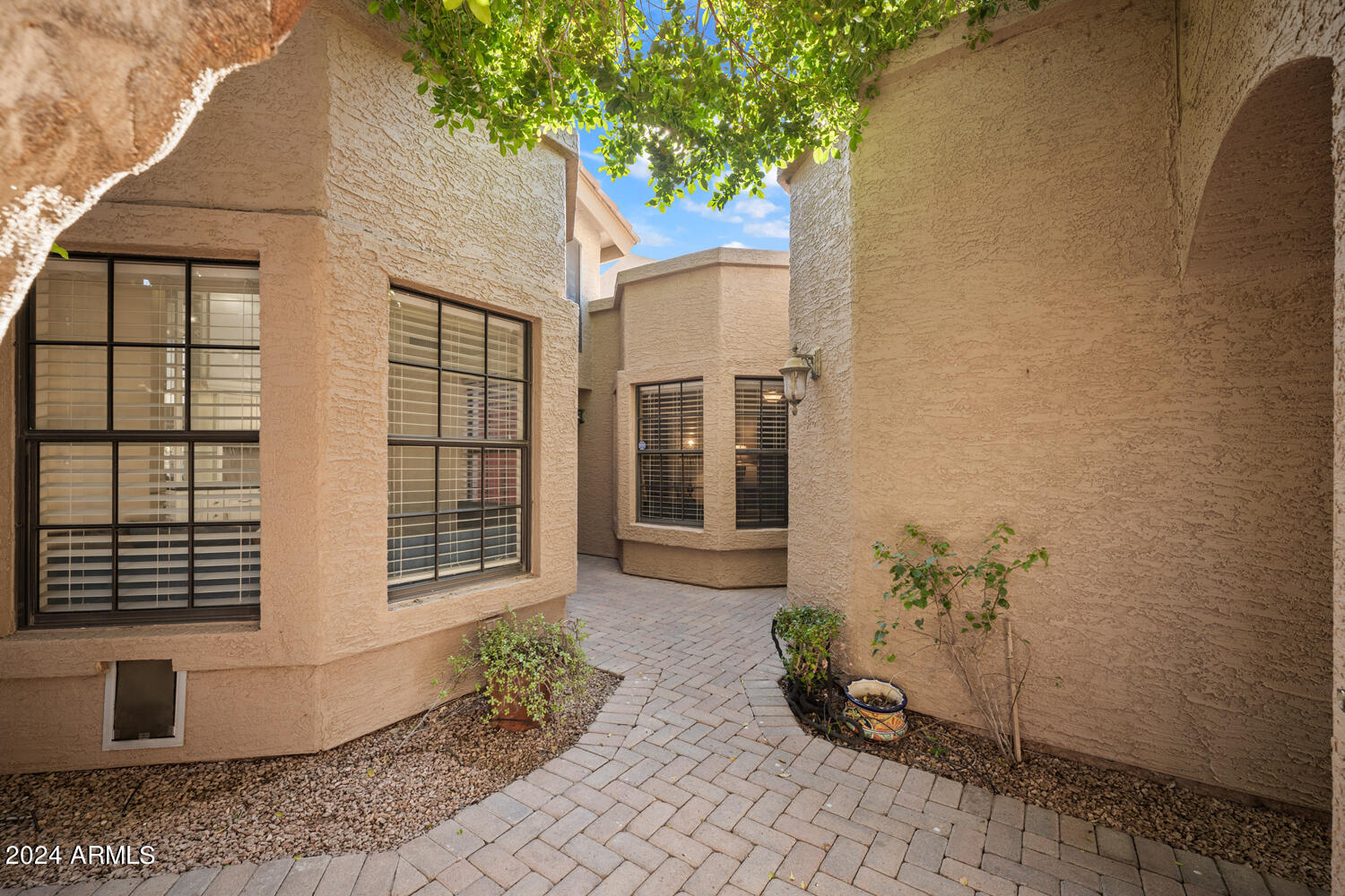 2659 N CARRIAGE Lane