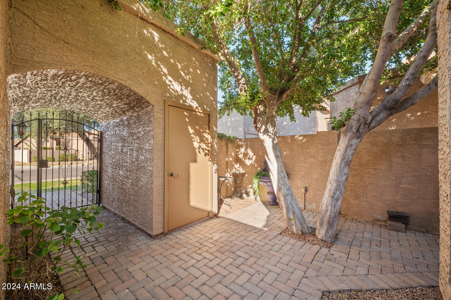 2659 N CARRIAGE Lane