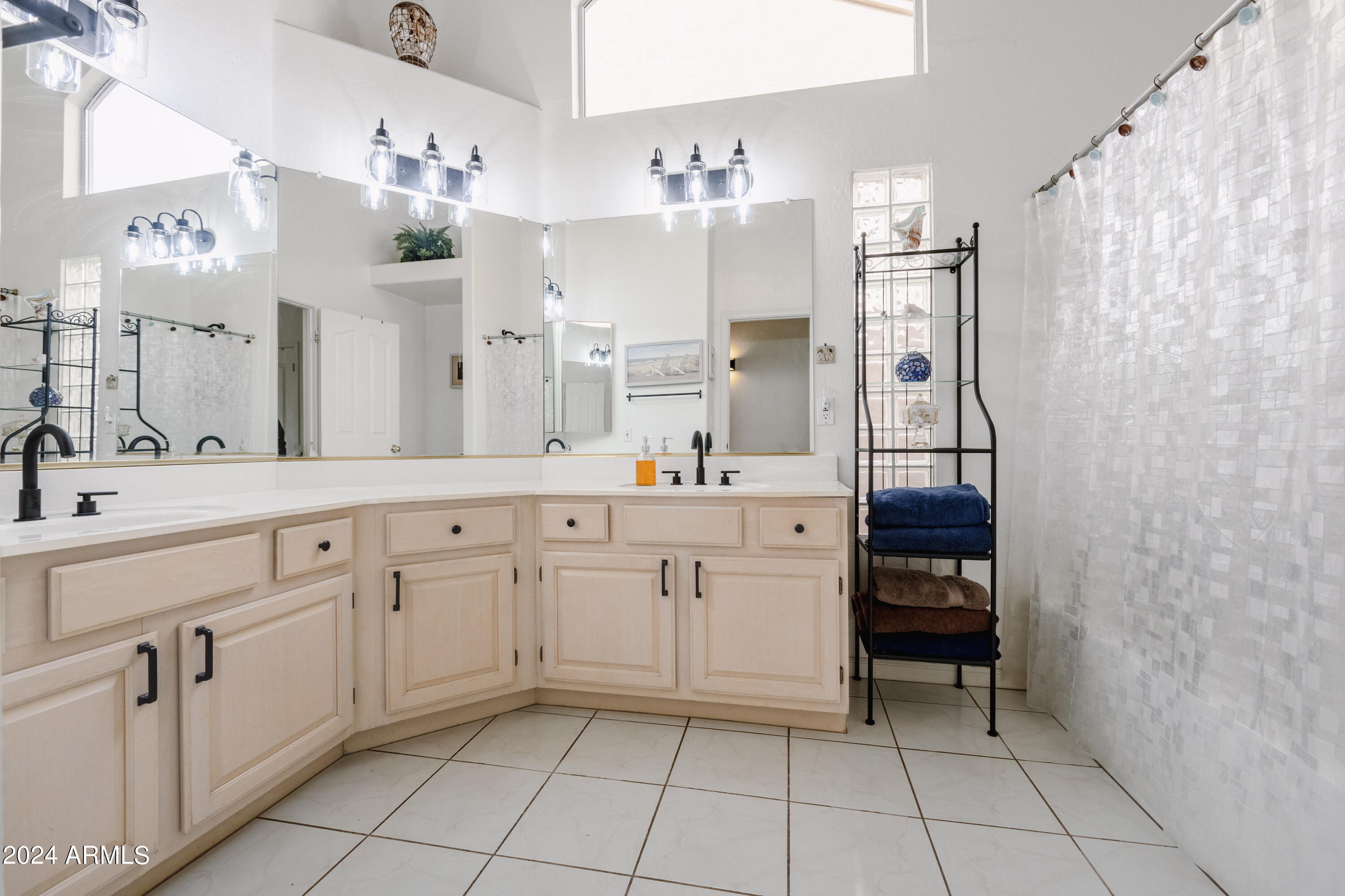 737 W WILDWOOD Drive