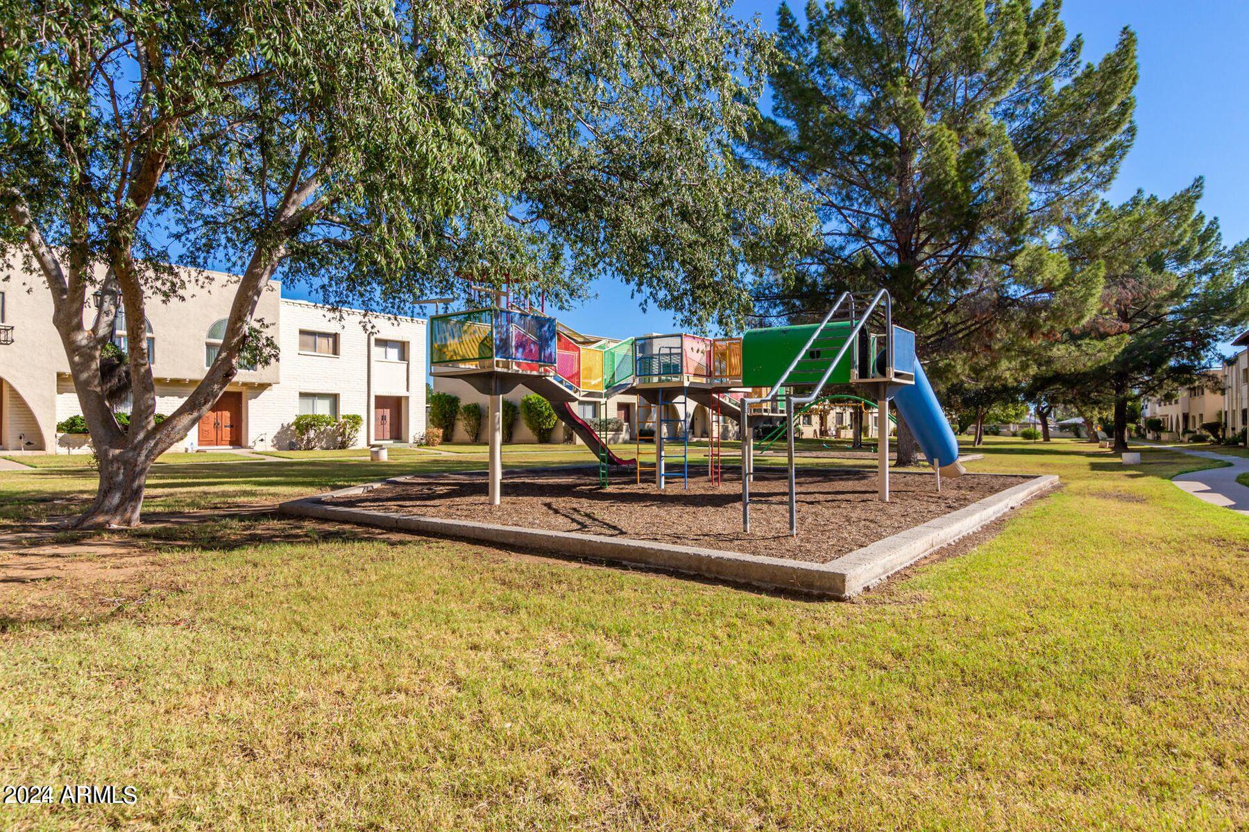 2048 W HAZELWOOD Parkway