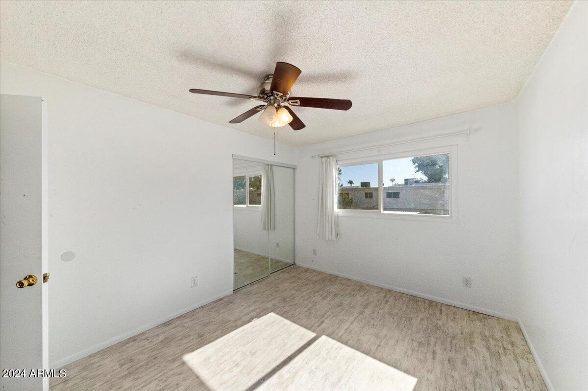 2048 W HAZELWOOD Parkway