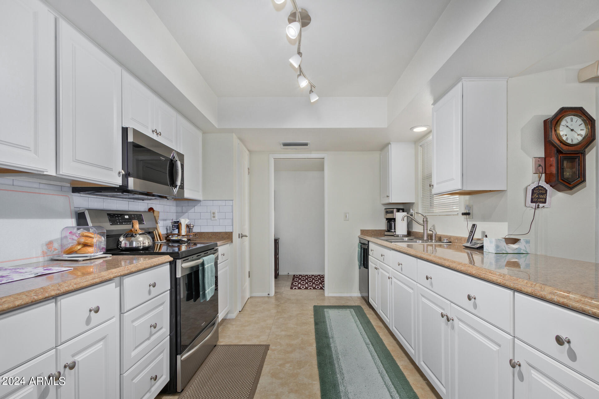 10627 W ROUNDELAY Circle