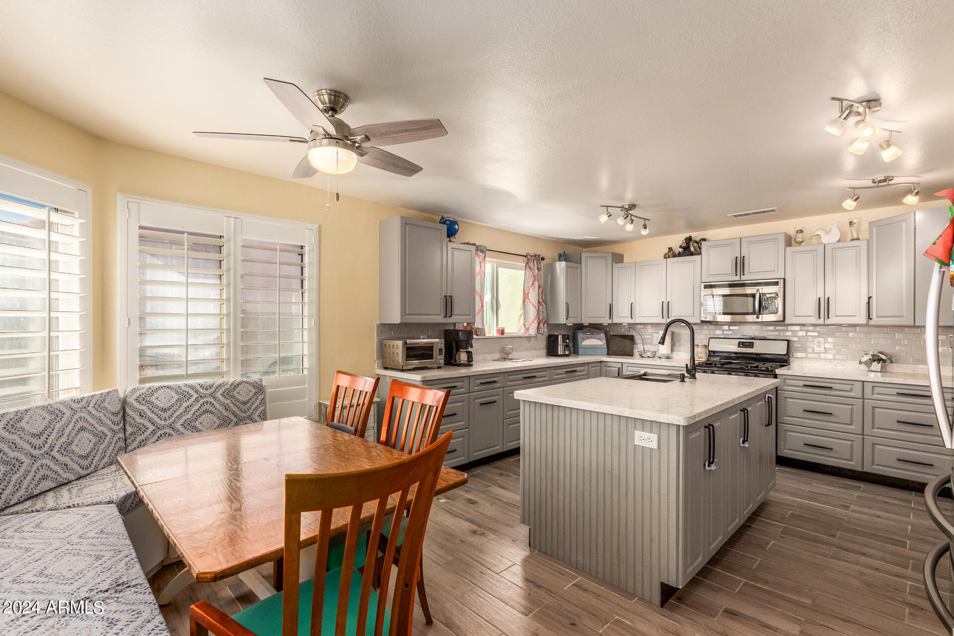 1663 E CAROLYN Way