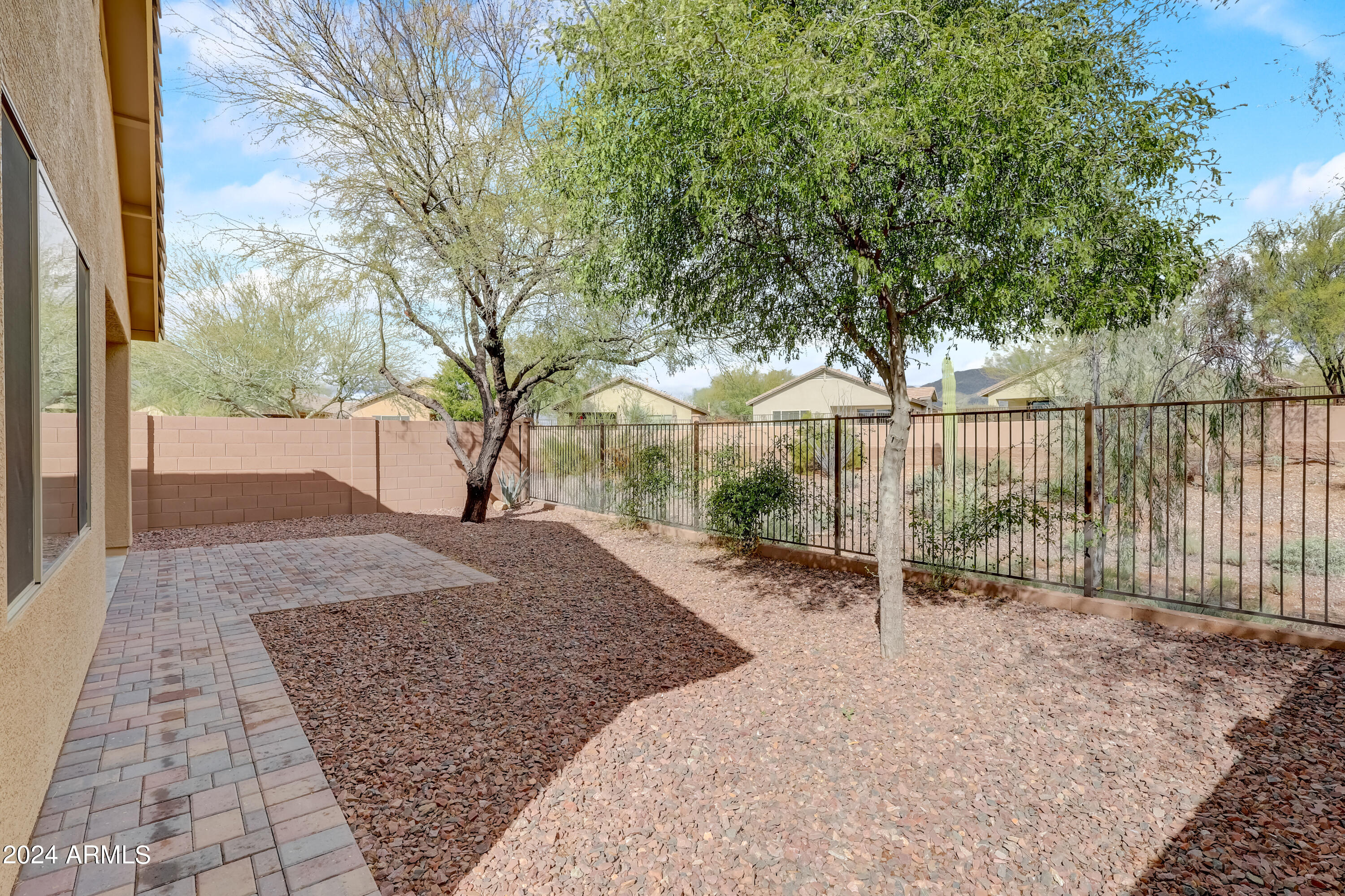 1846 W OWENS Way