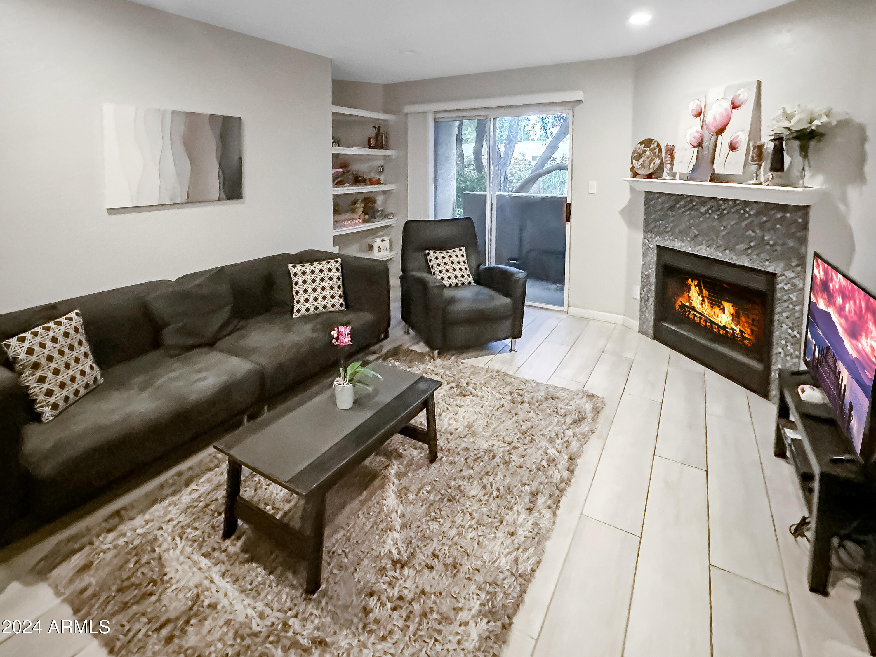 3845 E GREENWAY Road, 111