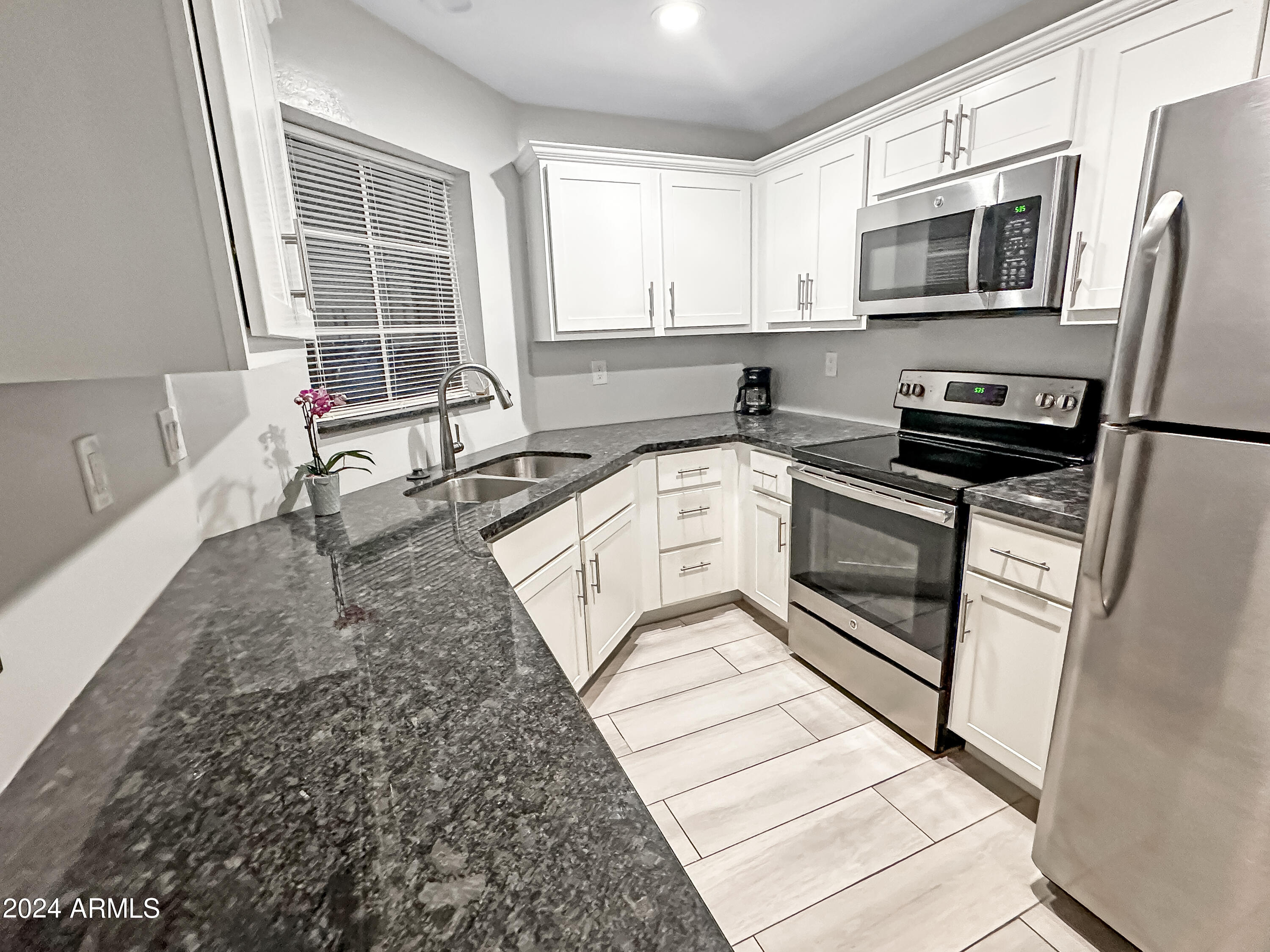 3845 E GREENWAY Road, 111