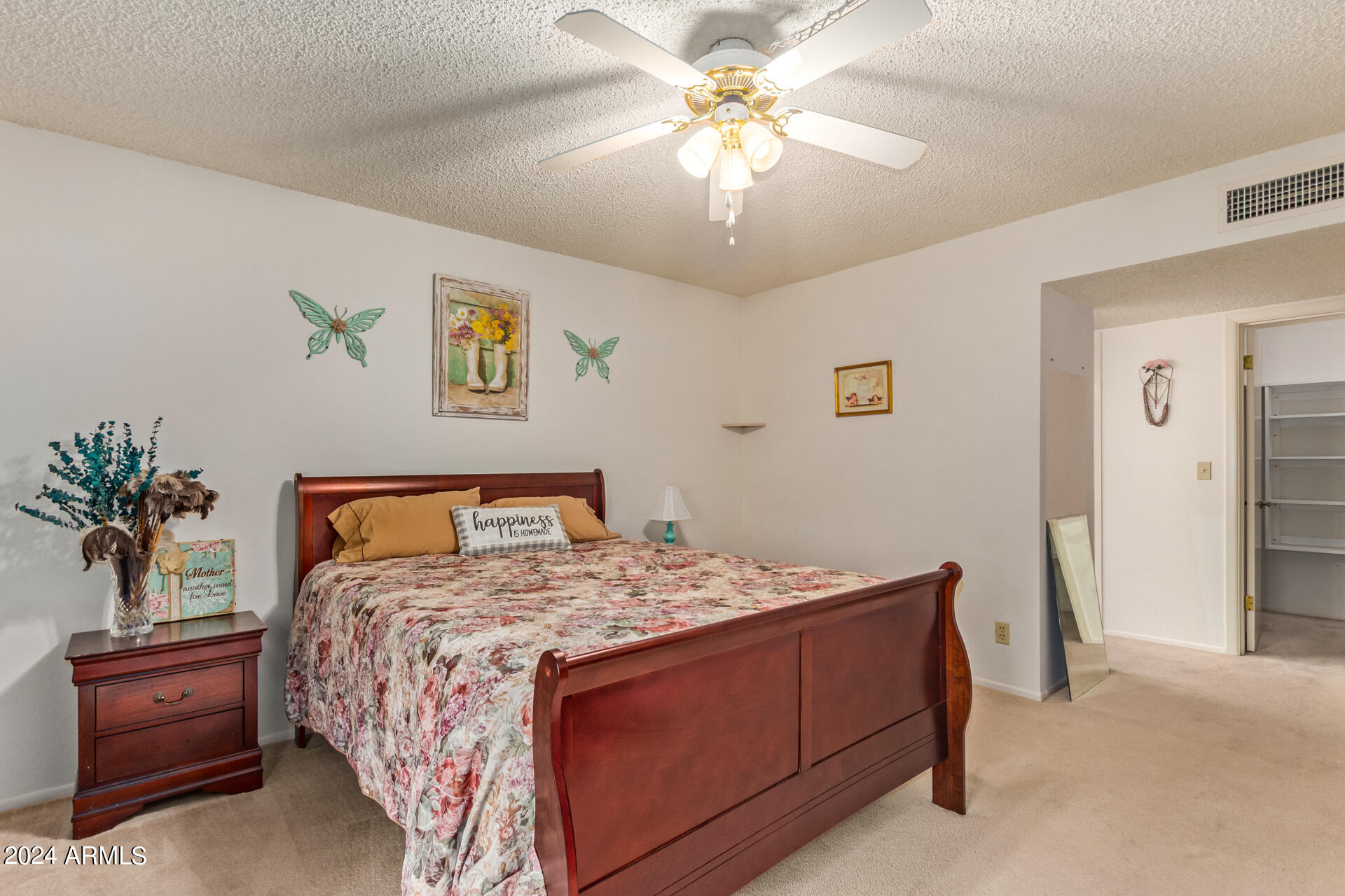 5518 E LINDSTROM Lane, 3034