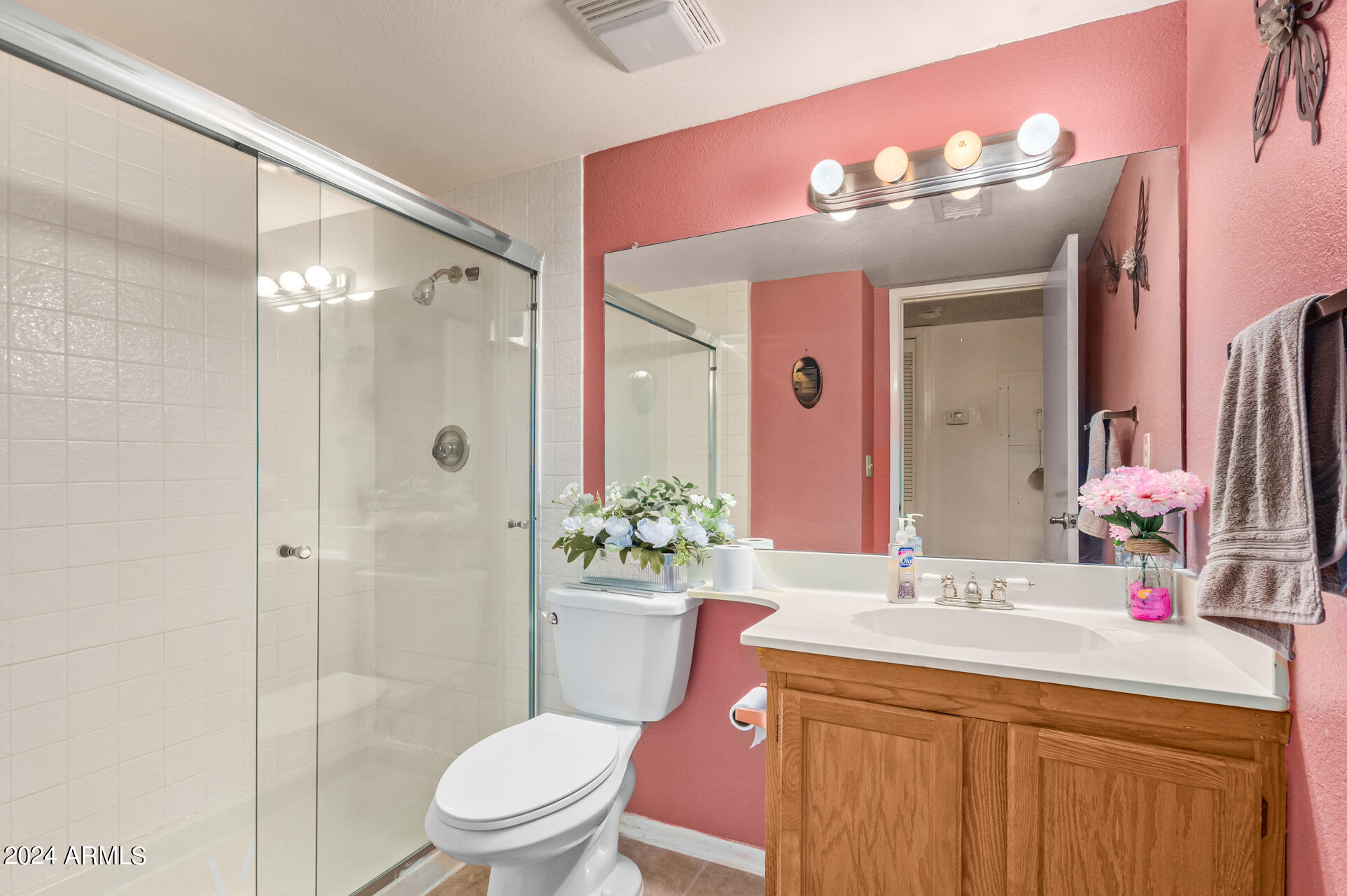 5518 E LINDSTROM Lane, 3034