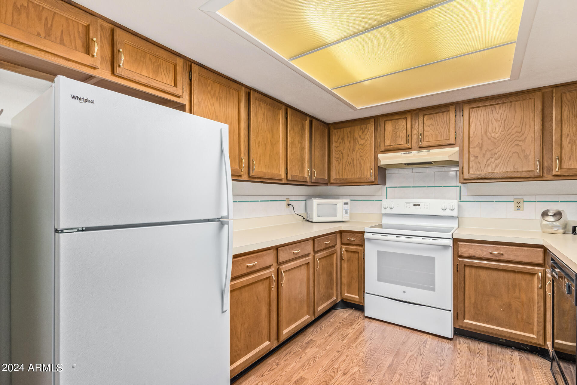 5518 E LINDSTROM Lane, 3034