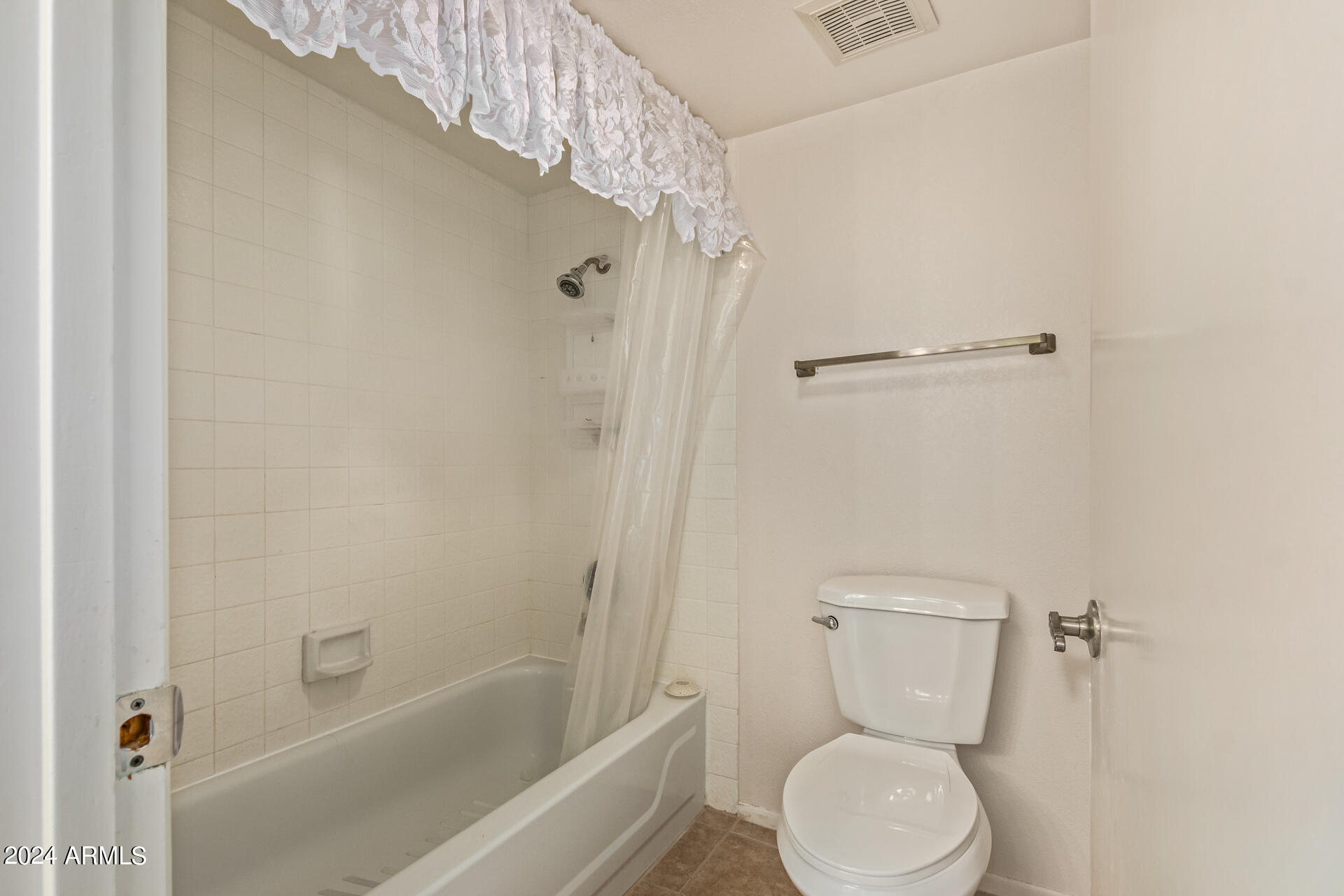 5518 E LINDSTROM Lane, 3034