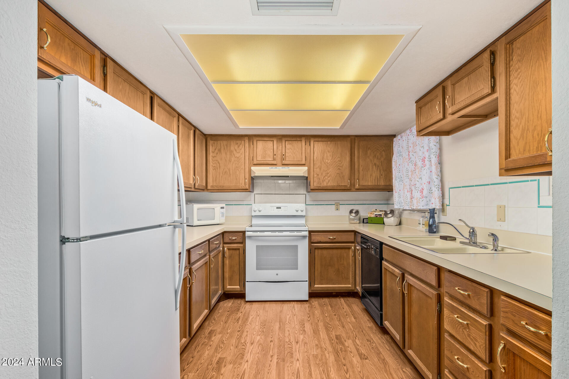 5518 E LINDSTROM Lane, 3034