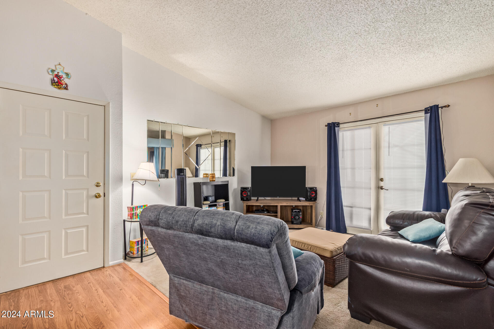 5518 E LINDSTROM Lane, 3034