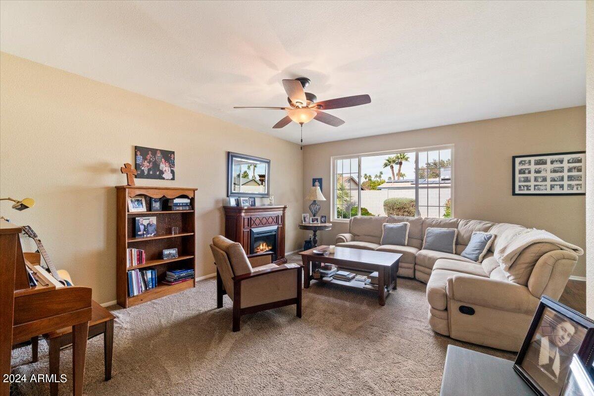 2416 W PLATA Avenue