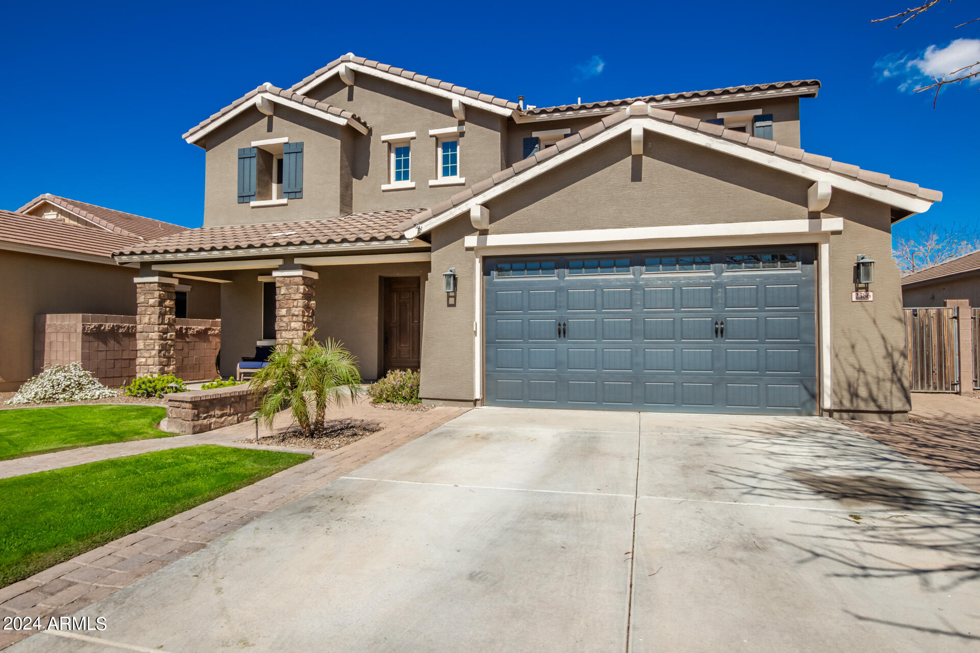 2586 E Tiffany Way