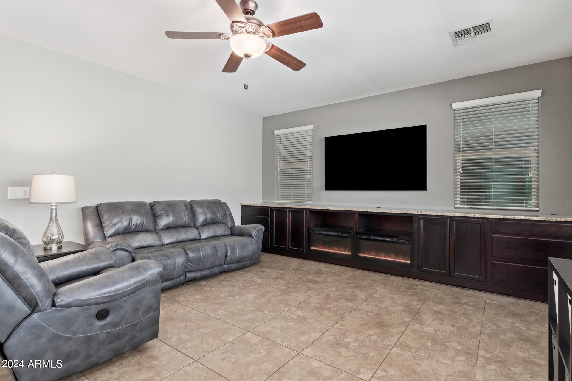 2586 E Tiffany Way