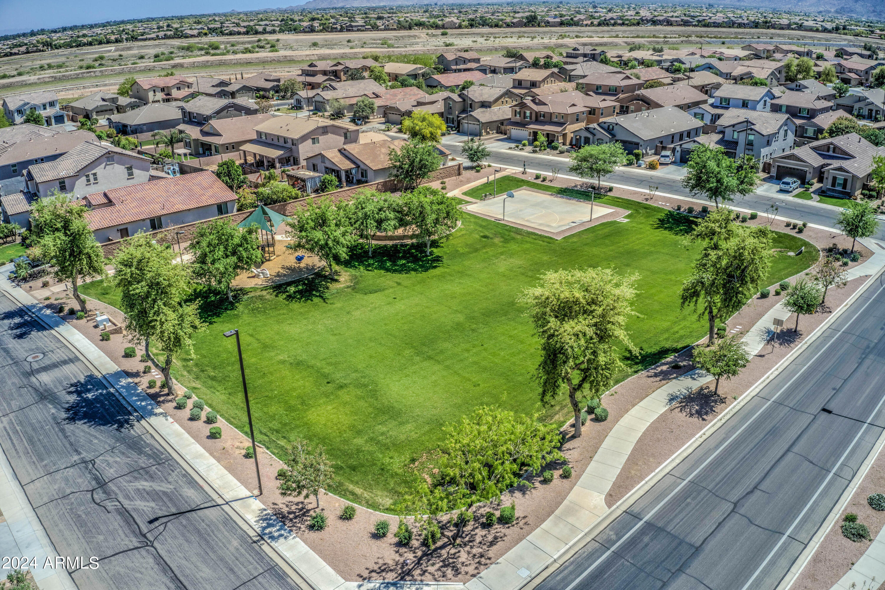 2586 E Tiffany Way