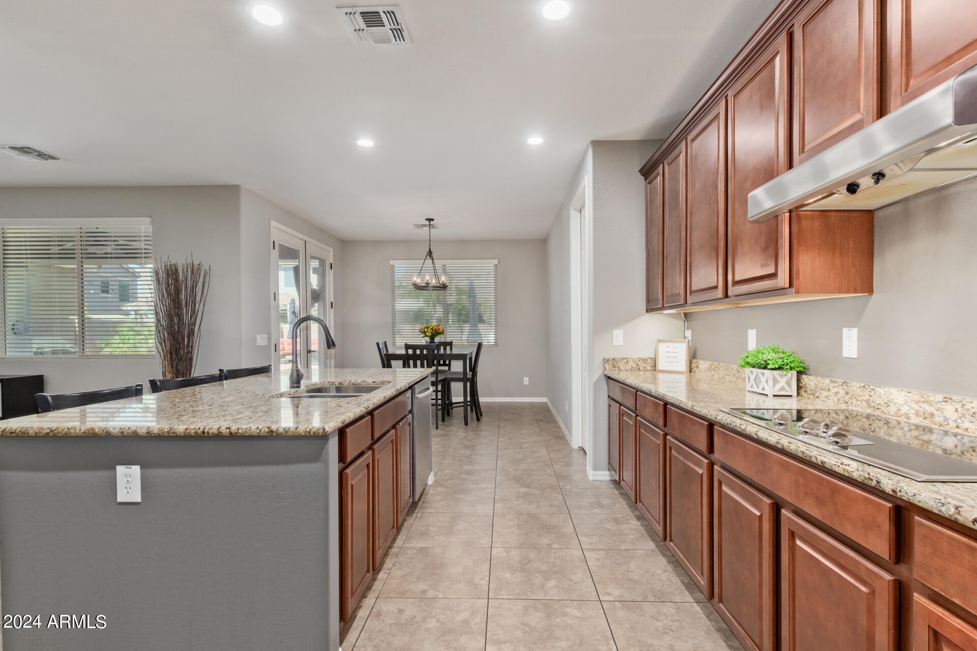 2586 E Tiffany Way