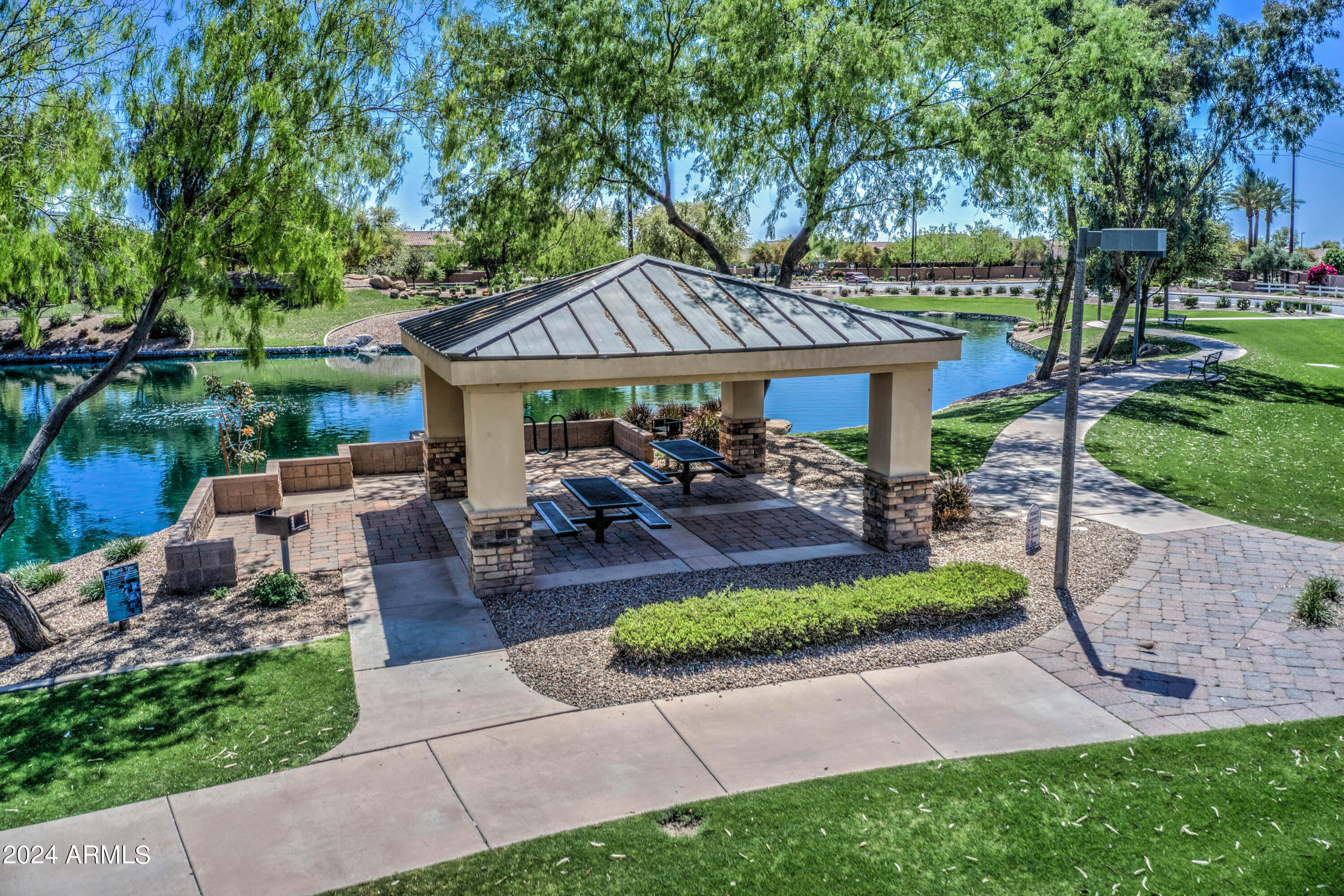 2586 E Tiffany Way