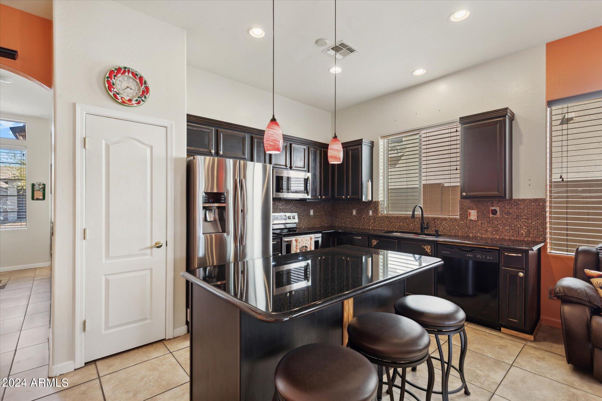 2093 W GOLDMINE MOUNTAIN Drive