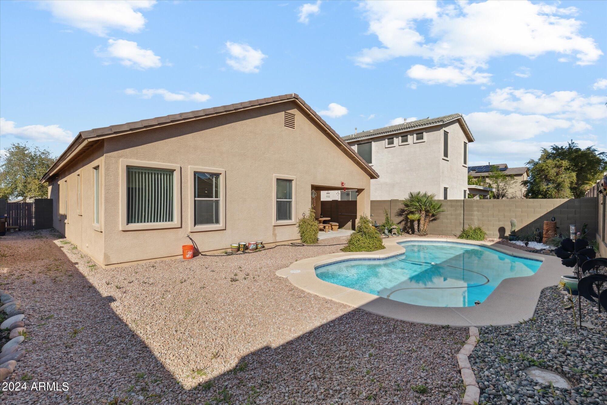2093 W GOLDMINE MOUNTAIN Drive