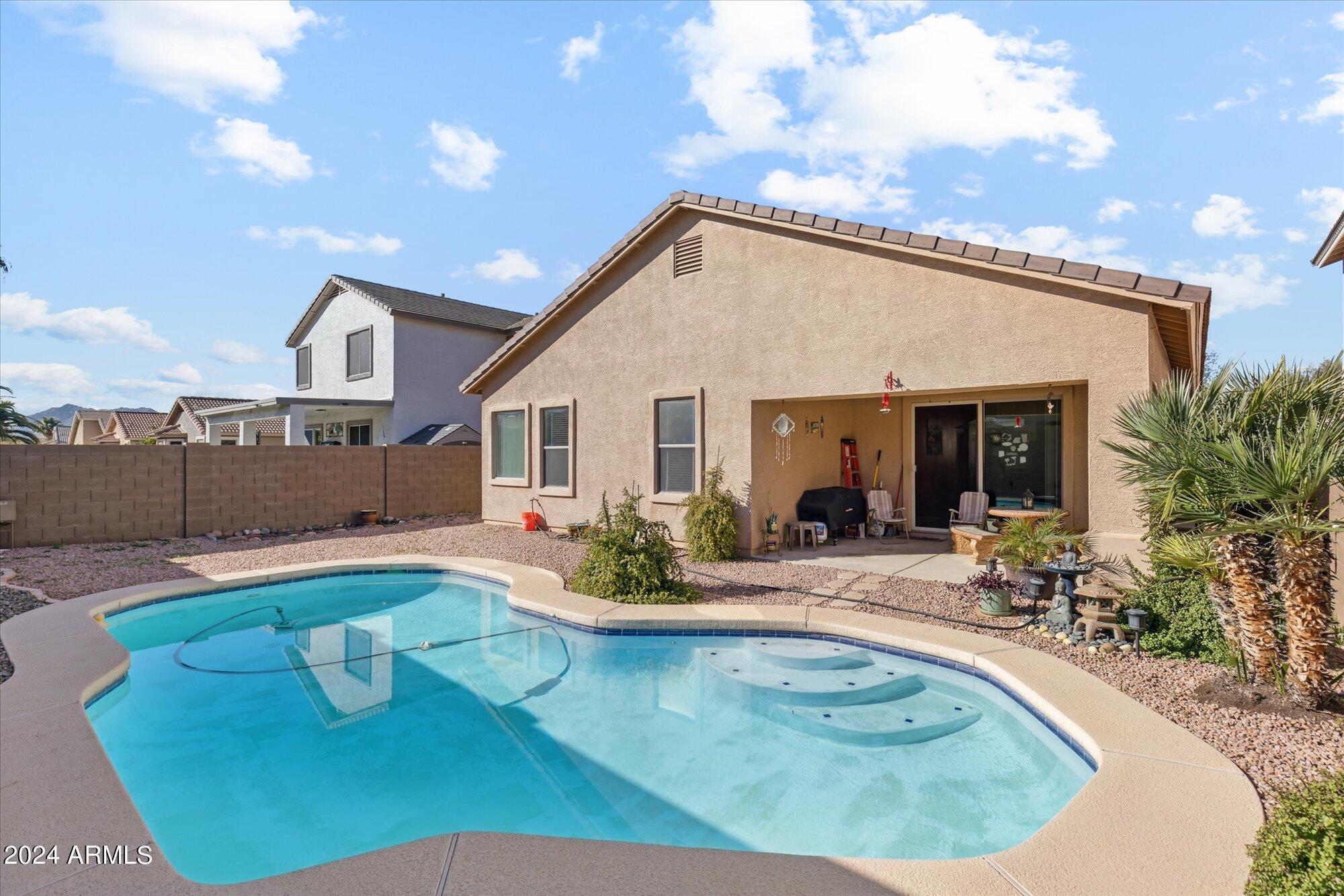 2093 W GOLDMINE MOUNTAIN Drive