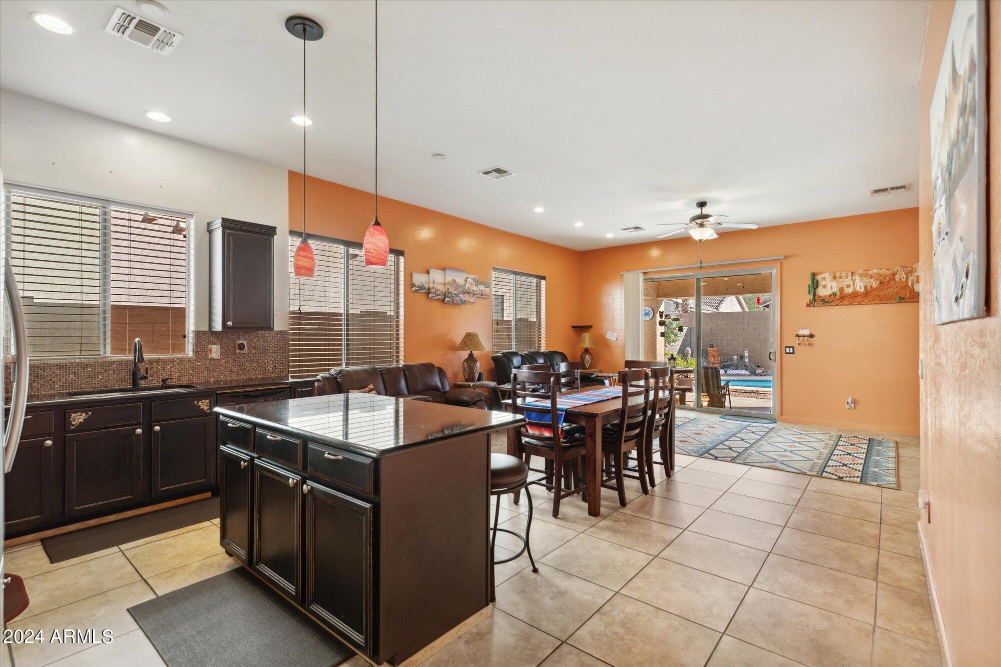 2093 W GOLDMINE MOUNTAIN Drive