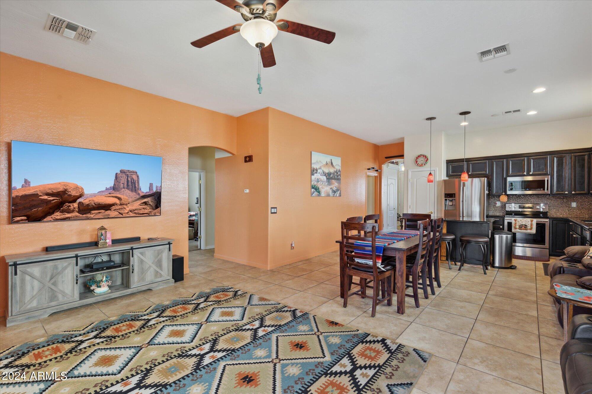 2093 W GOLDMINE MOUNTAIN Drive