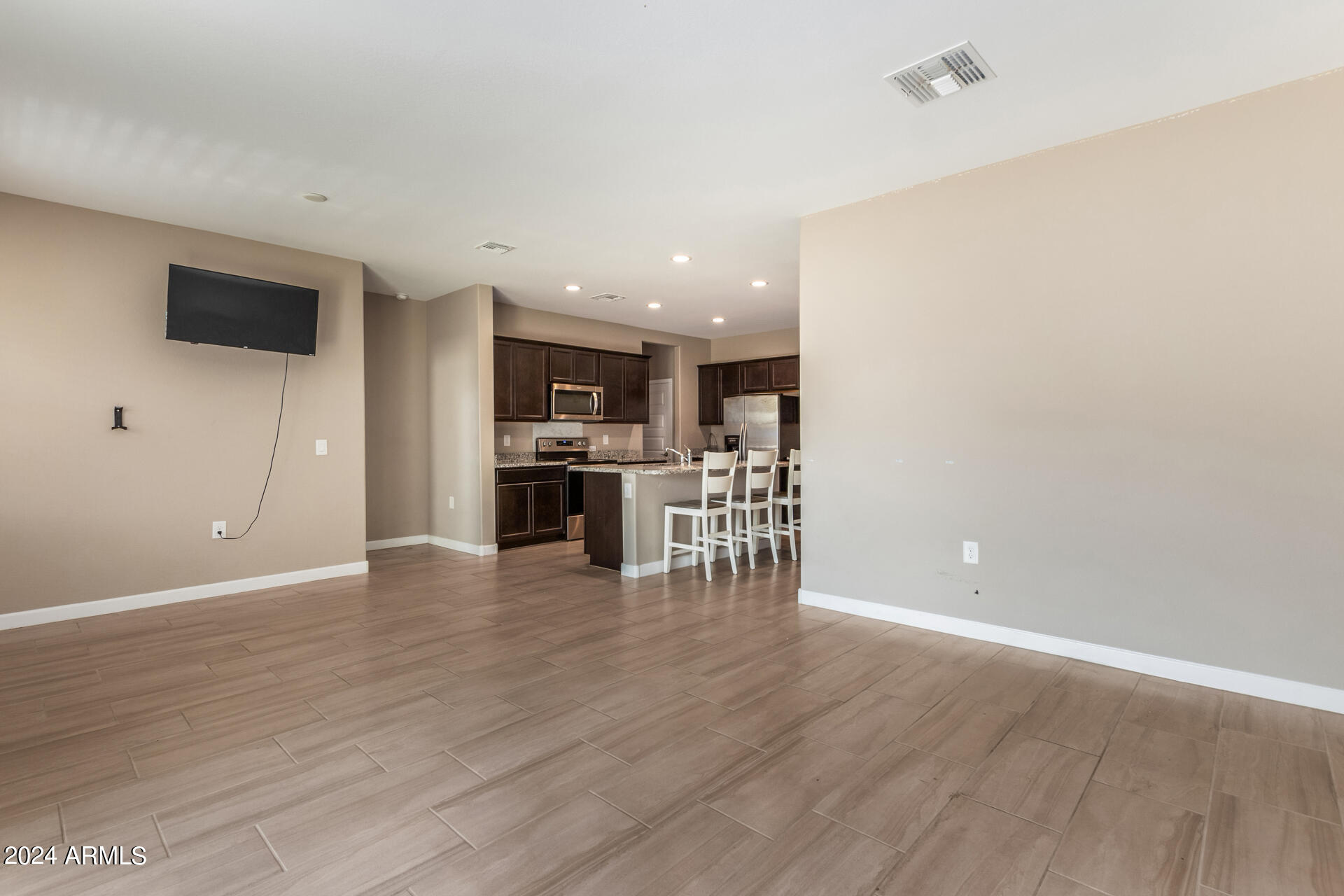 5211 W WESTERN STAR Boulevard