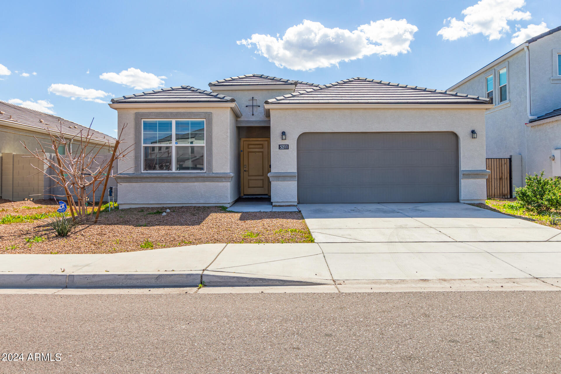 5211 W WESTERN STAR Boulevard