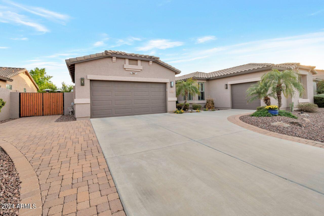3351 E HORSESHOE Drive