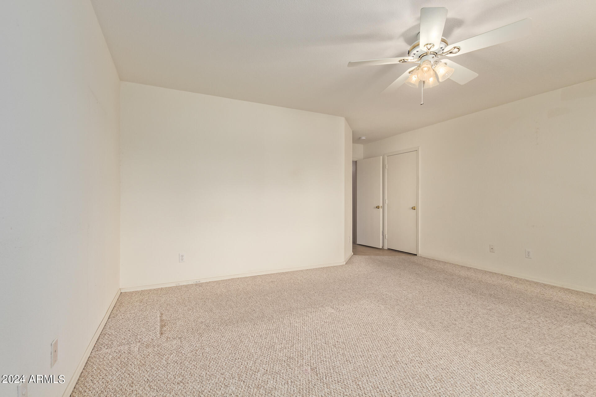976 E SILVERSMITH Trail