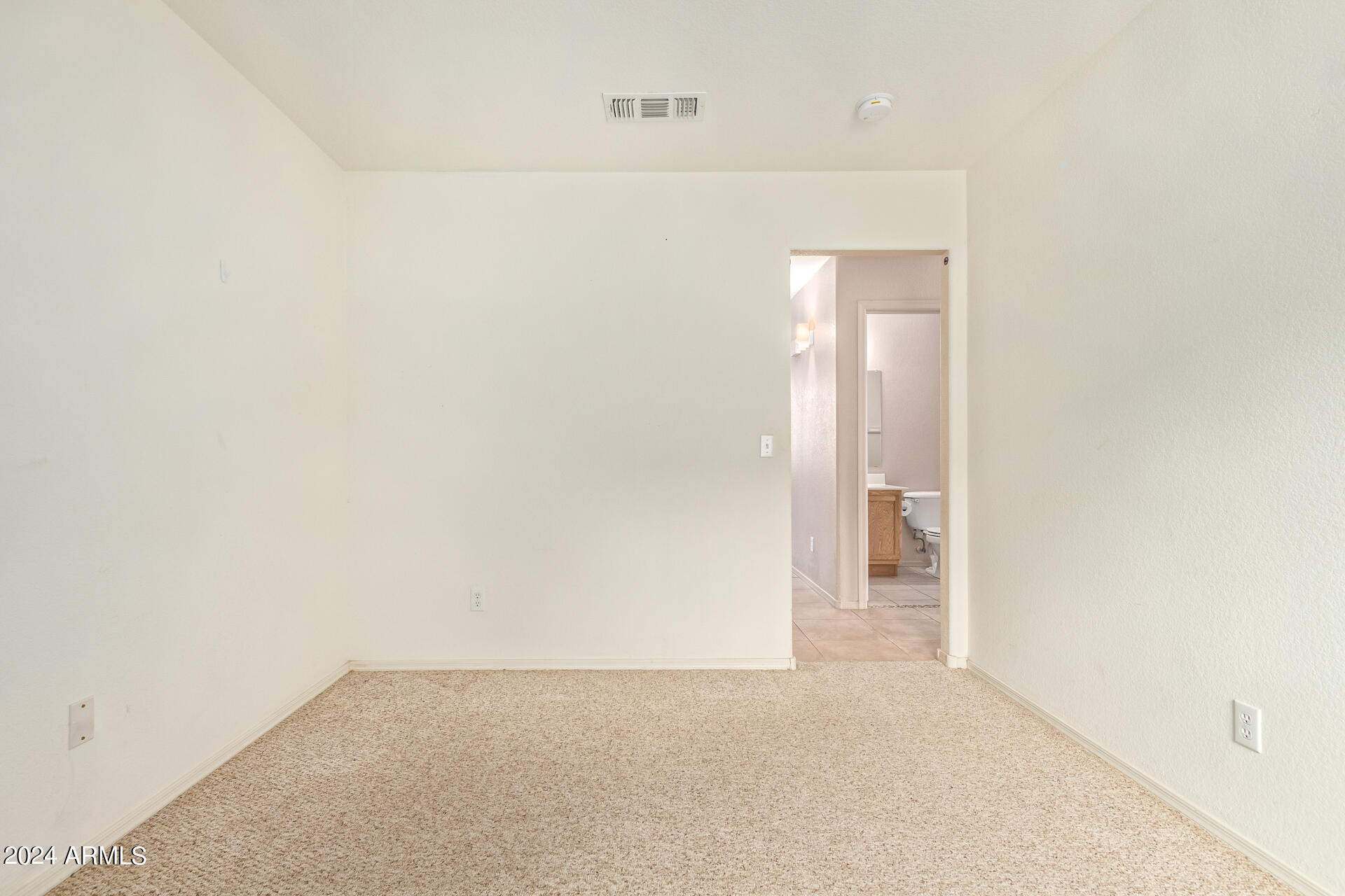 976 E SILVERSMITH Trail