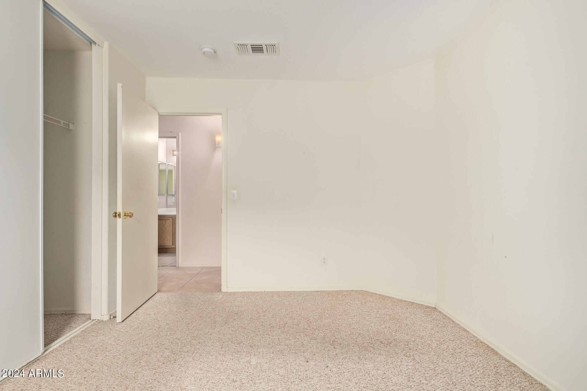 976 E SILVERSMITH Trail