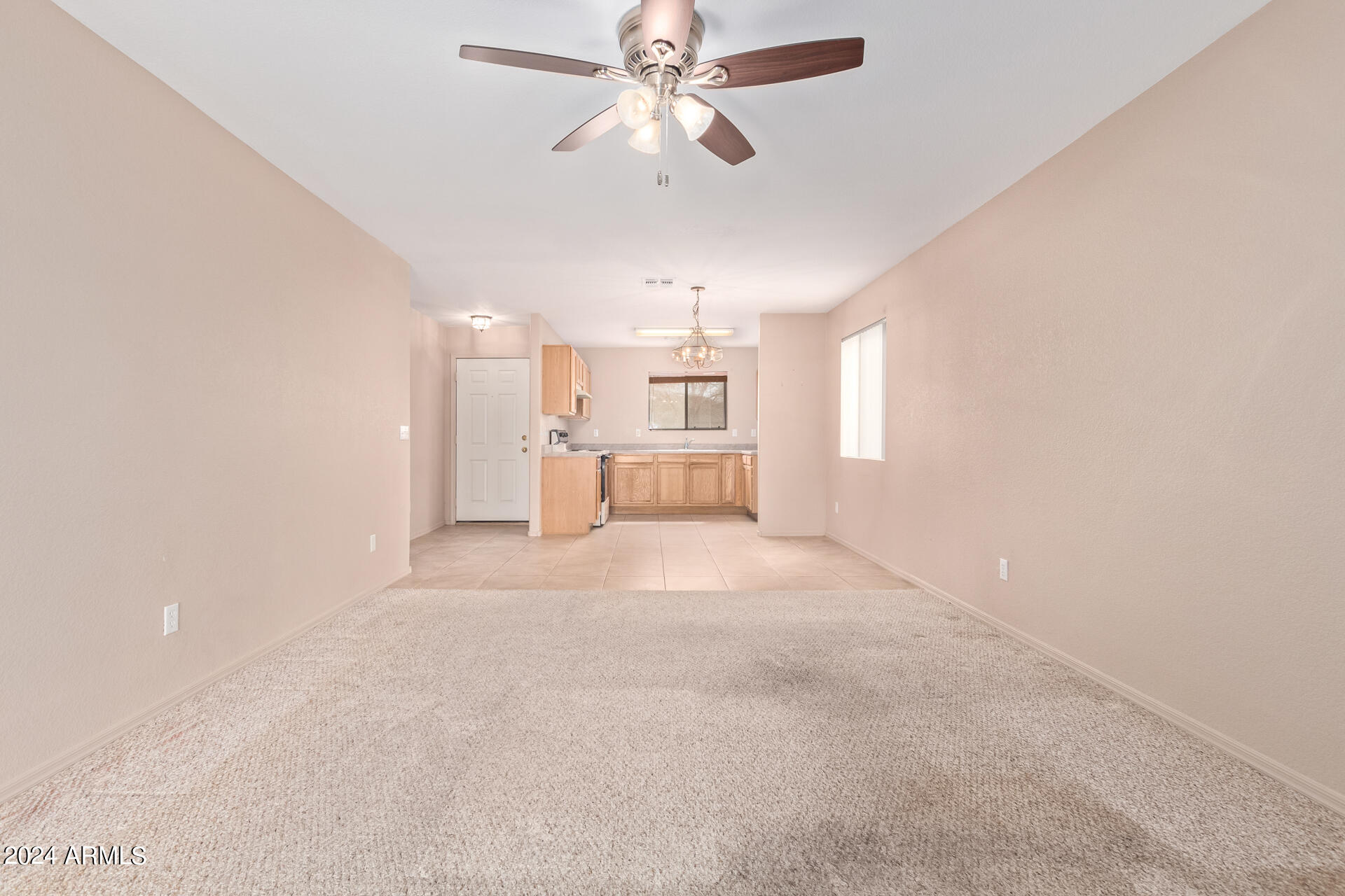 976 E SILVERSMITH Trail