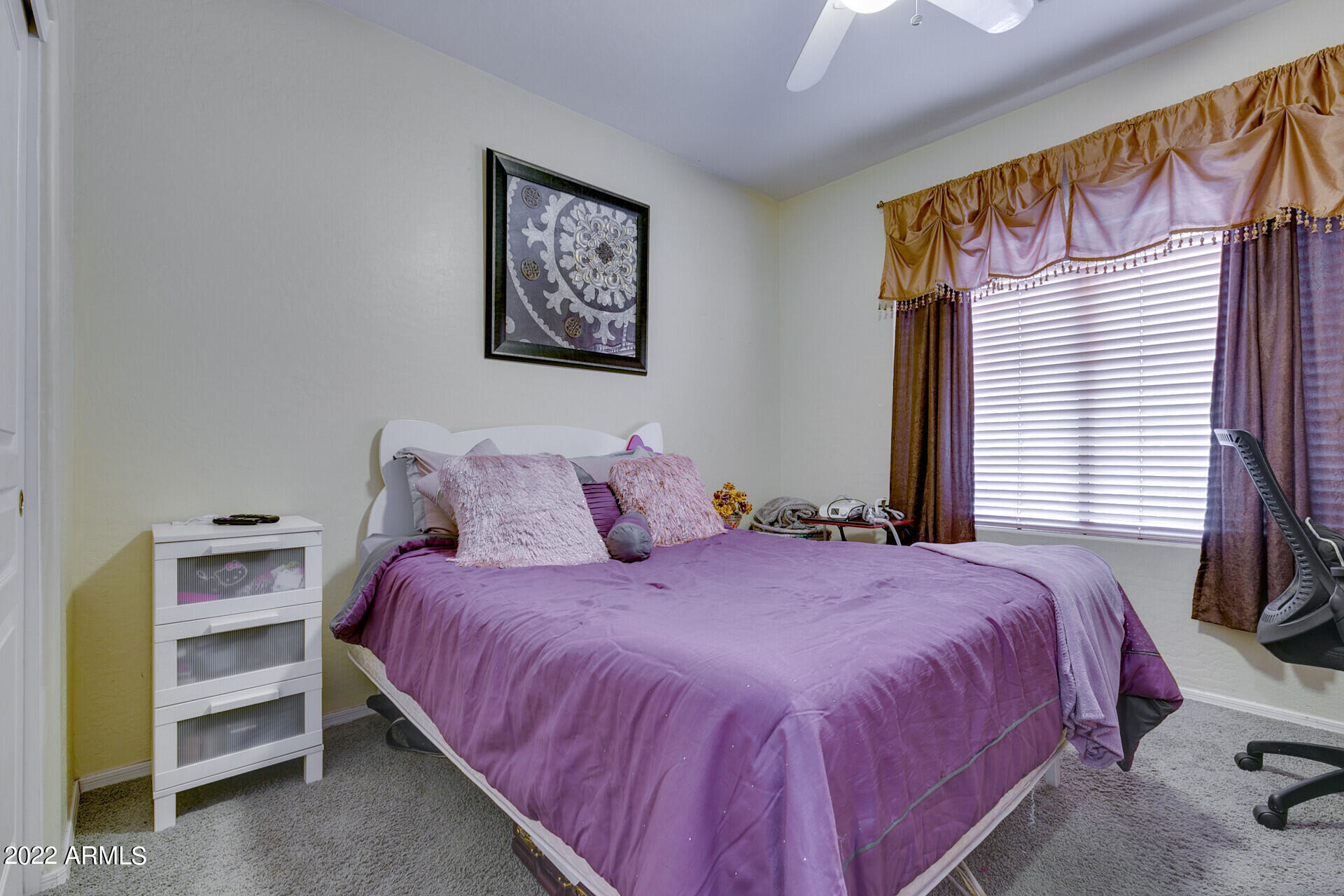 2403 N RAVEN Circle
