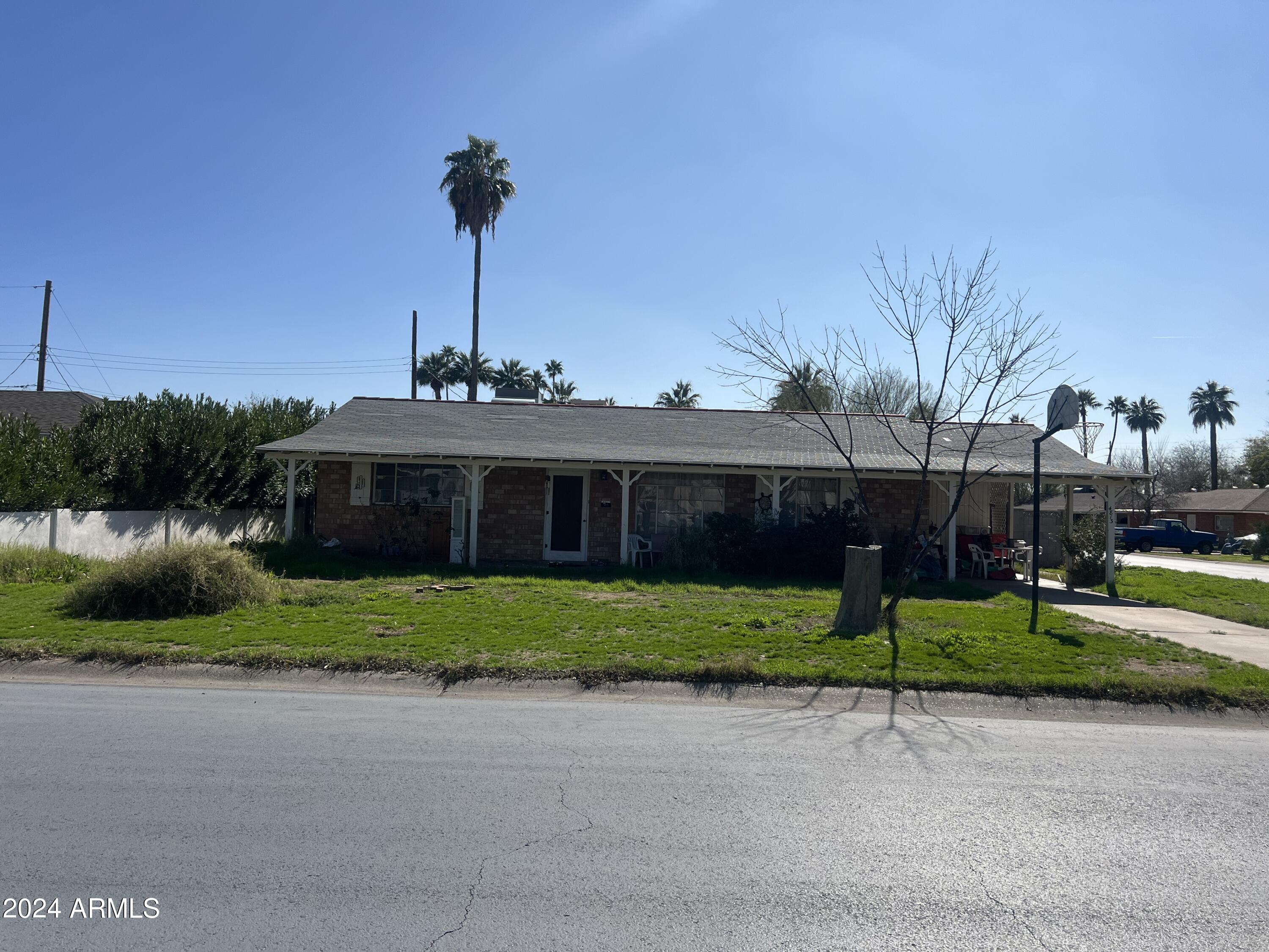 4813 E EARLL Drive