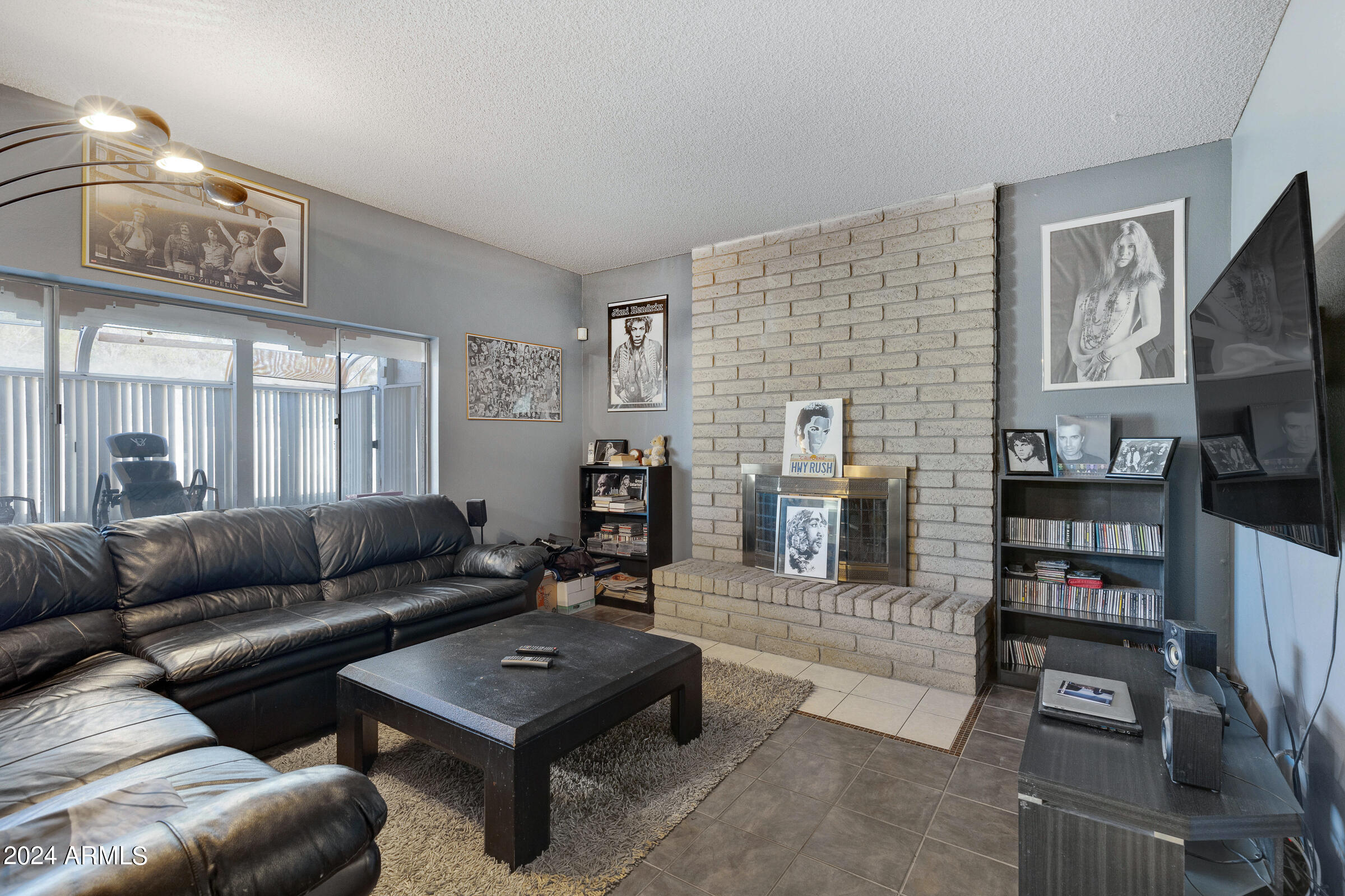 2532 W LAGUNA AZUL Avenue