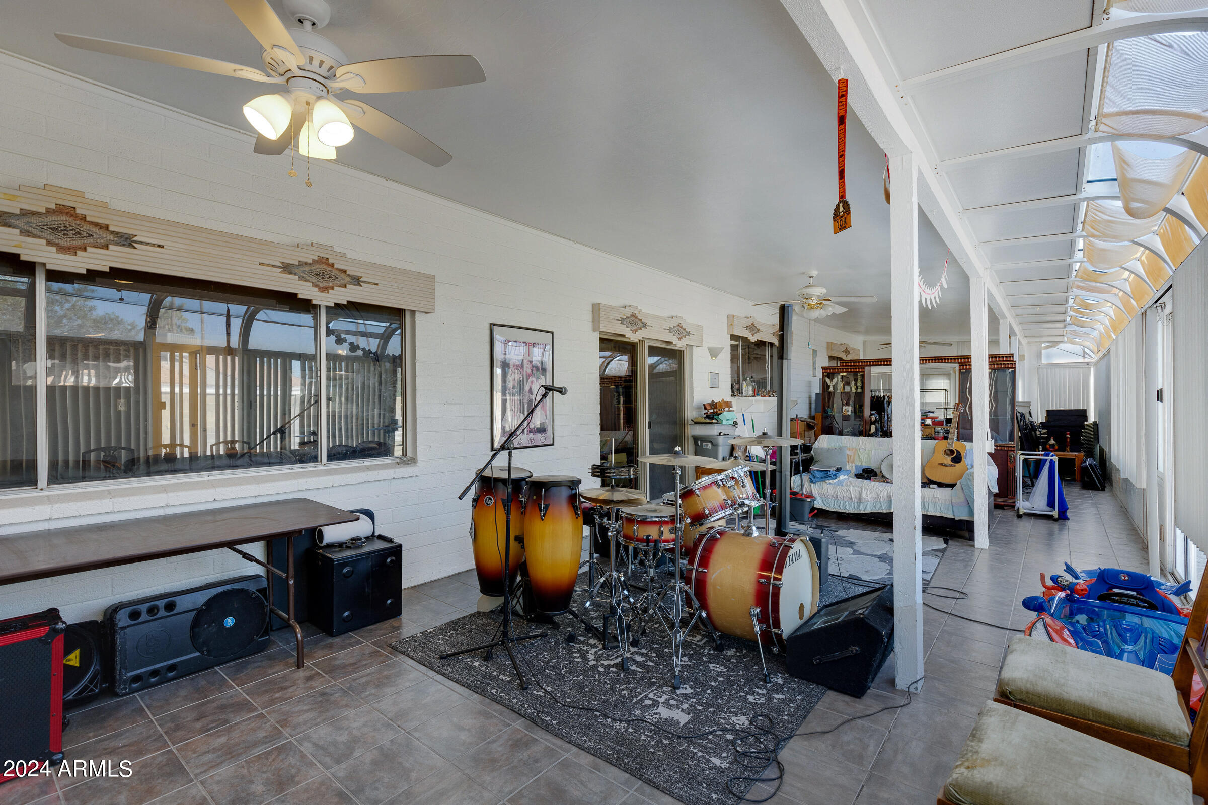 2532 W LAGUNA AZUL Avenue