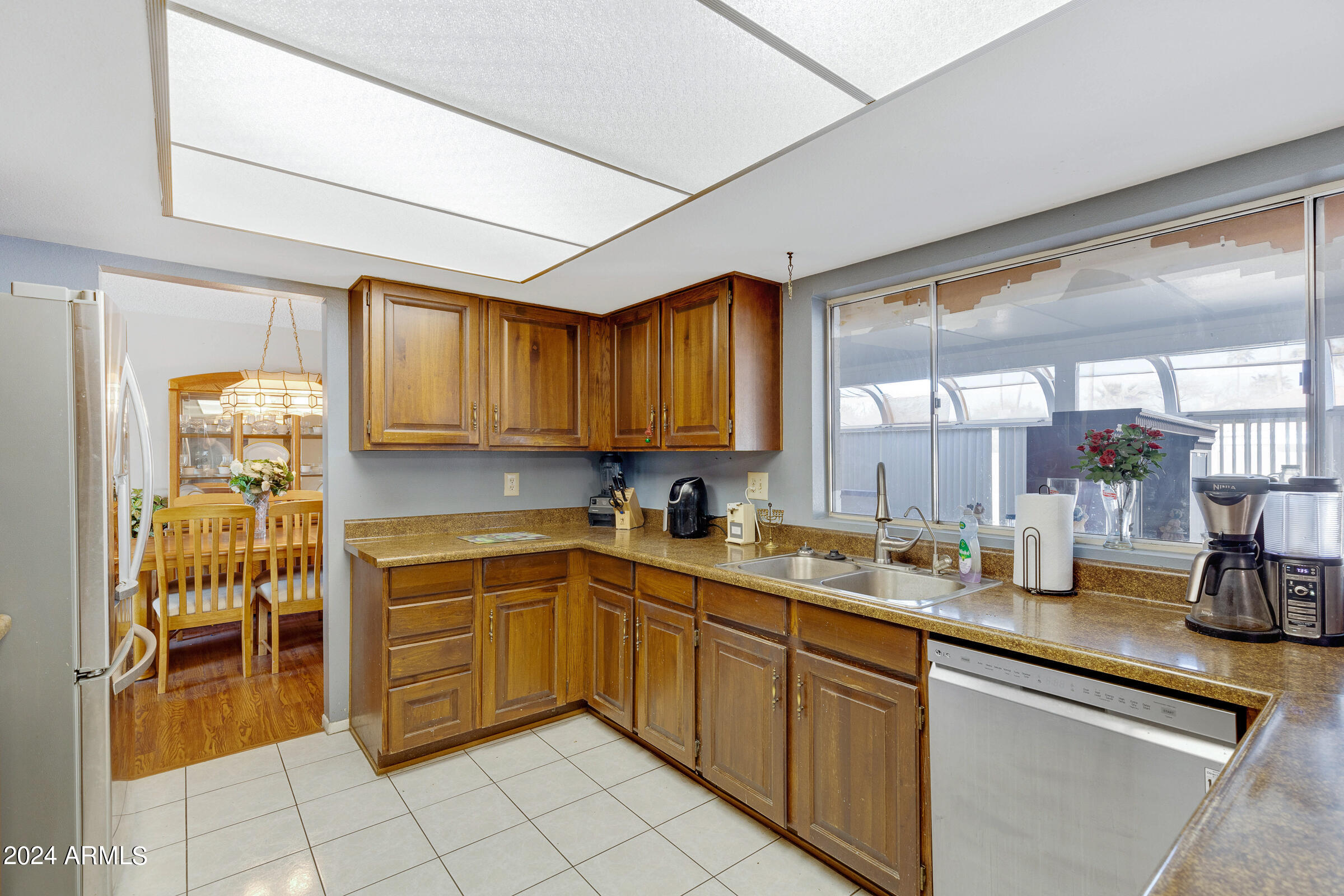 2532 W LAGUNA AZUL Avenue