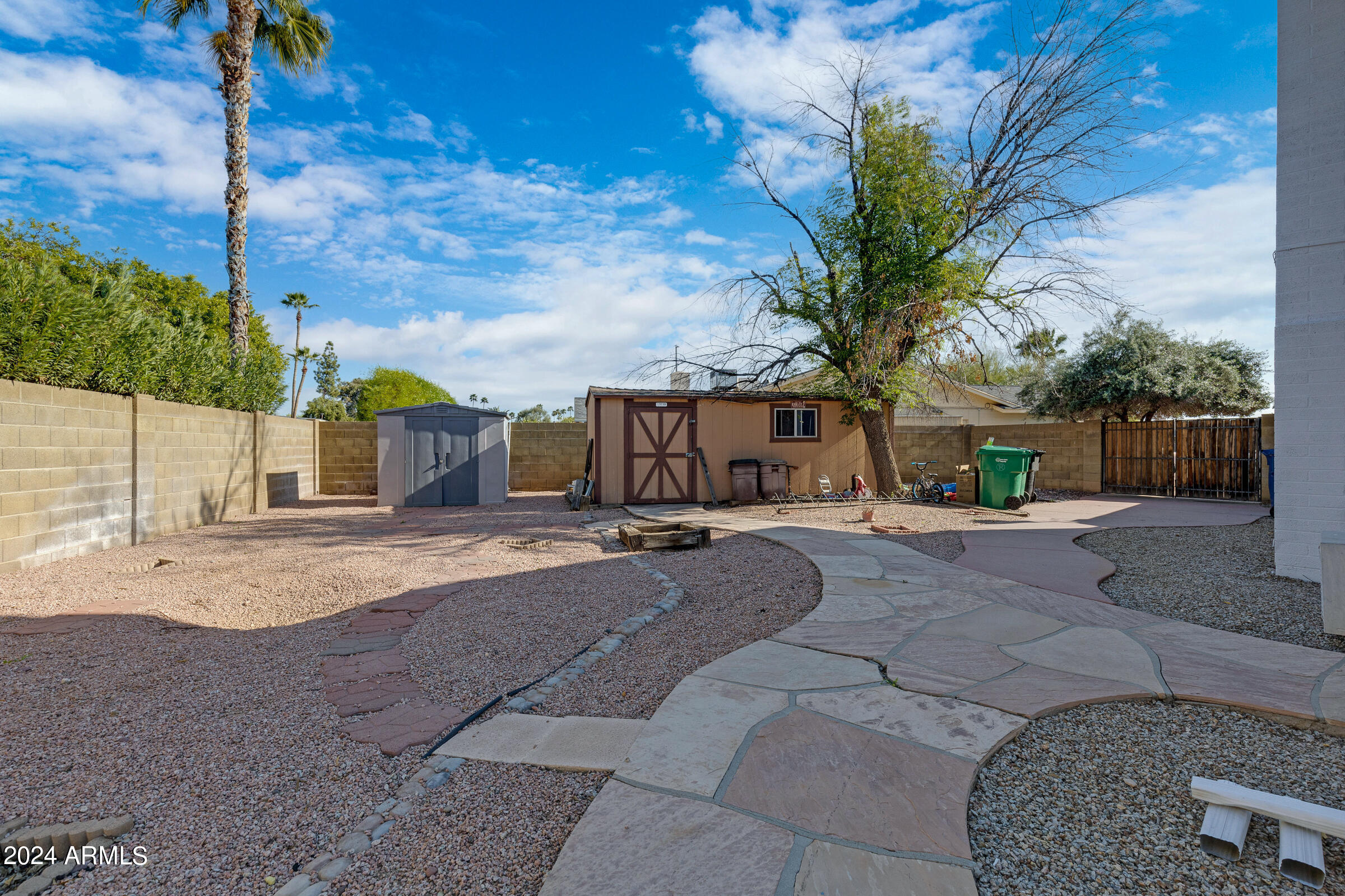 2532 W LAGUNA AZUL Avenue