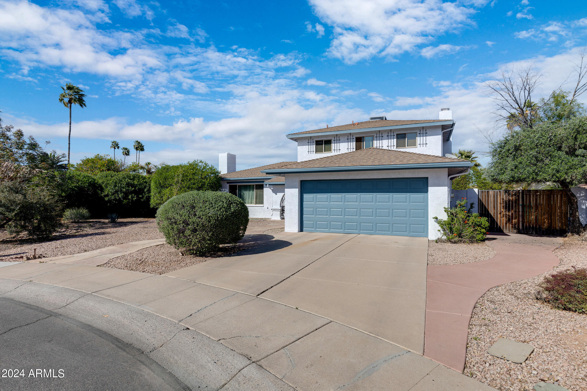 2532 W LAGUNA AZUL Avenue