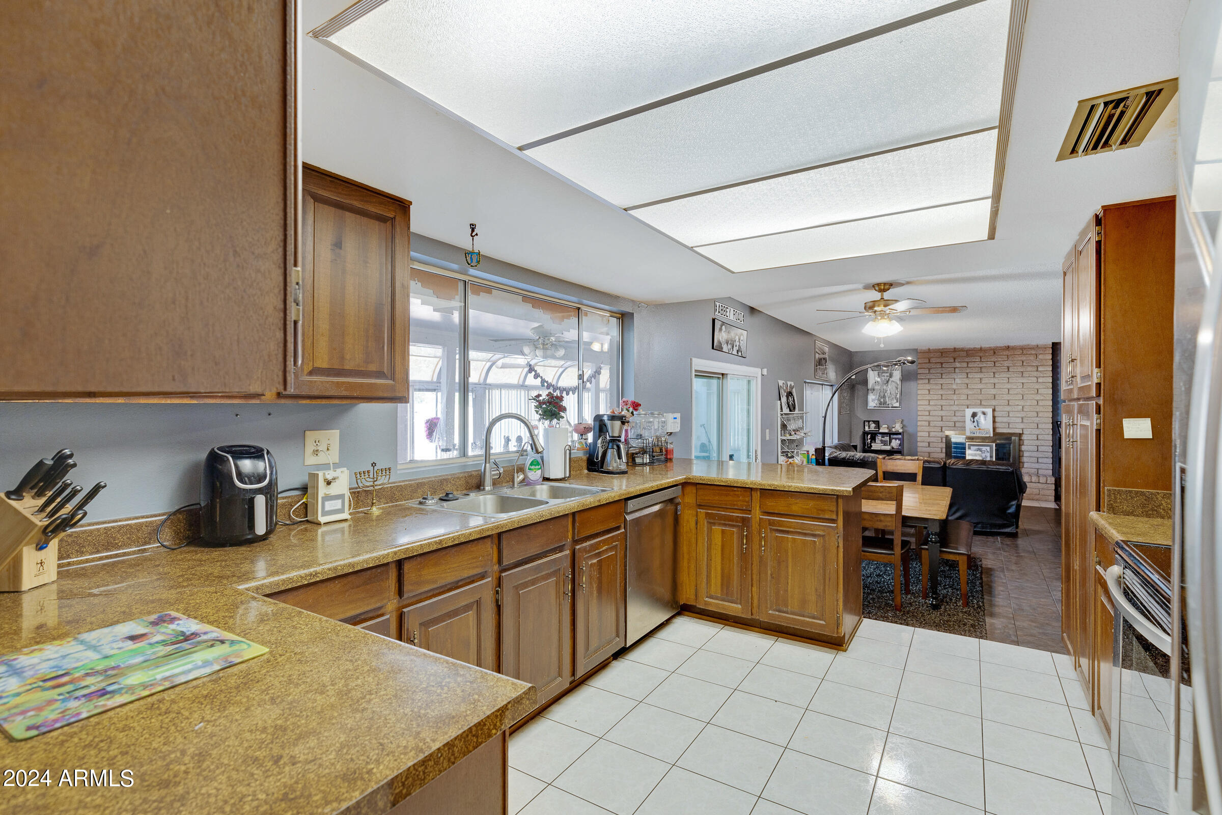 2532 W LAGUNA AZUL Avenue