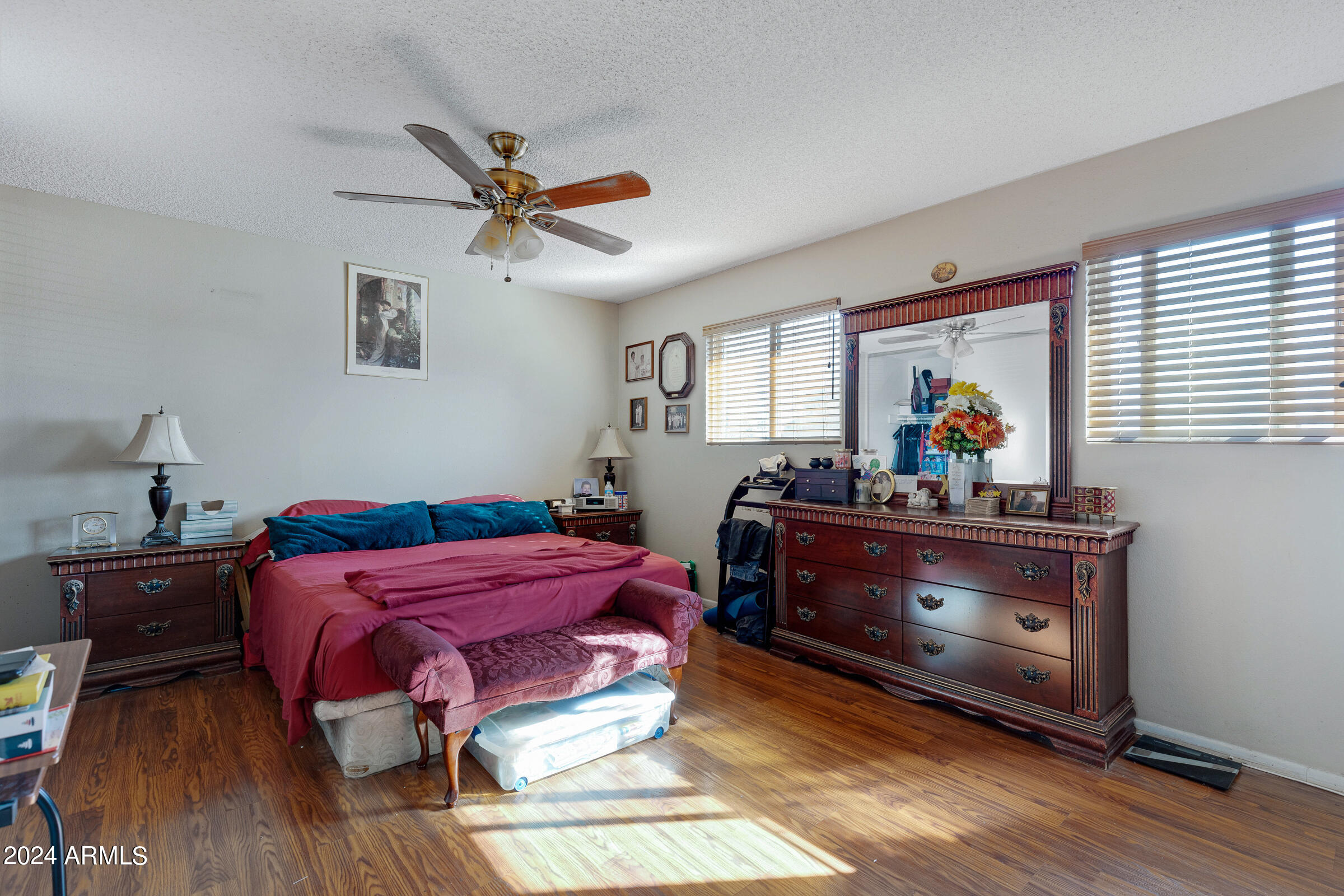 2532 W LAGUNA AZUL Avenue