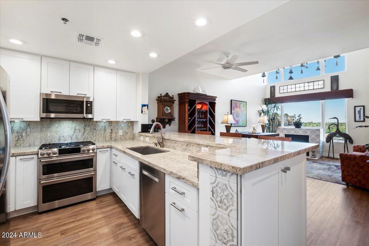 2302 N CENTRAL Avenue, 613