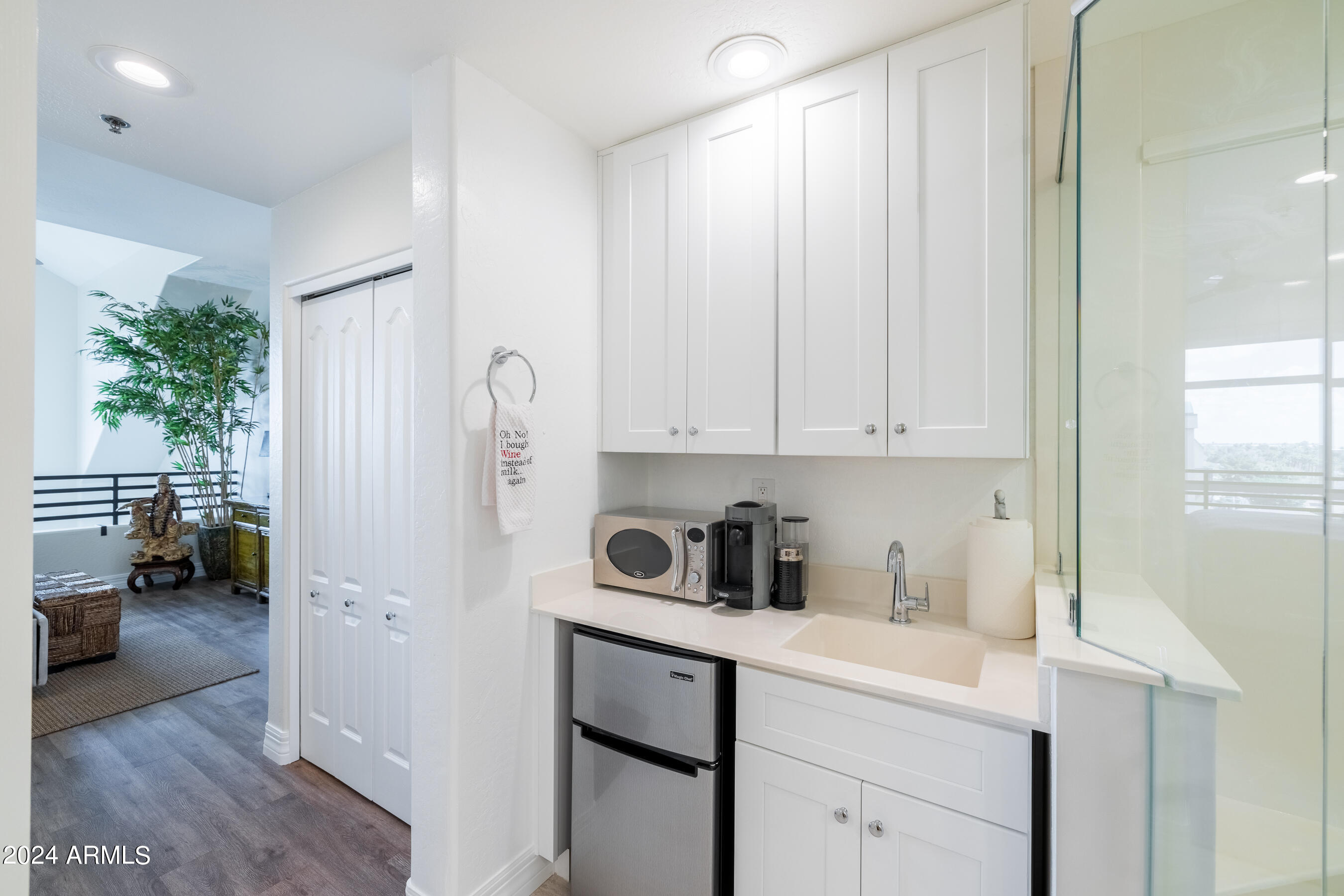 2302 N CENTRAL Avenue, 613
