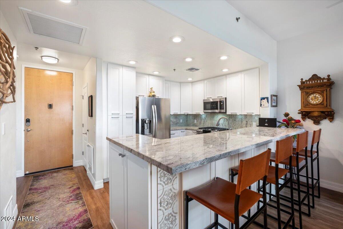 2302 N CENTRAL Avenue, 613