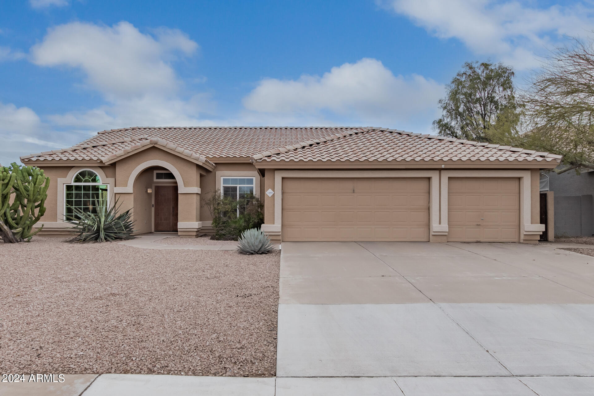 1201 E THATCHER Boulevard